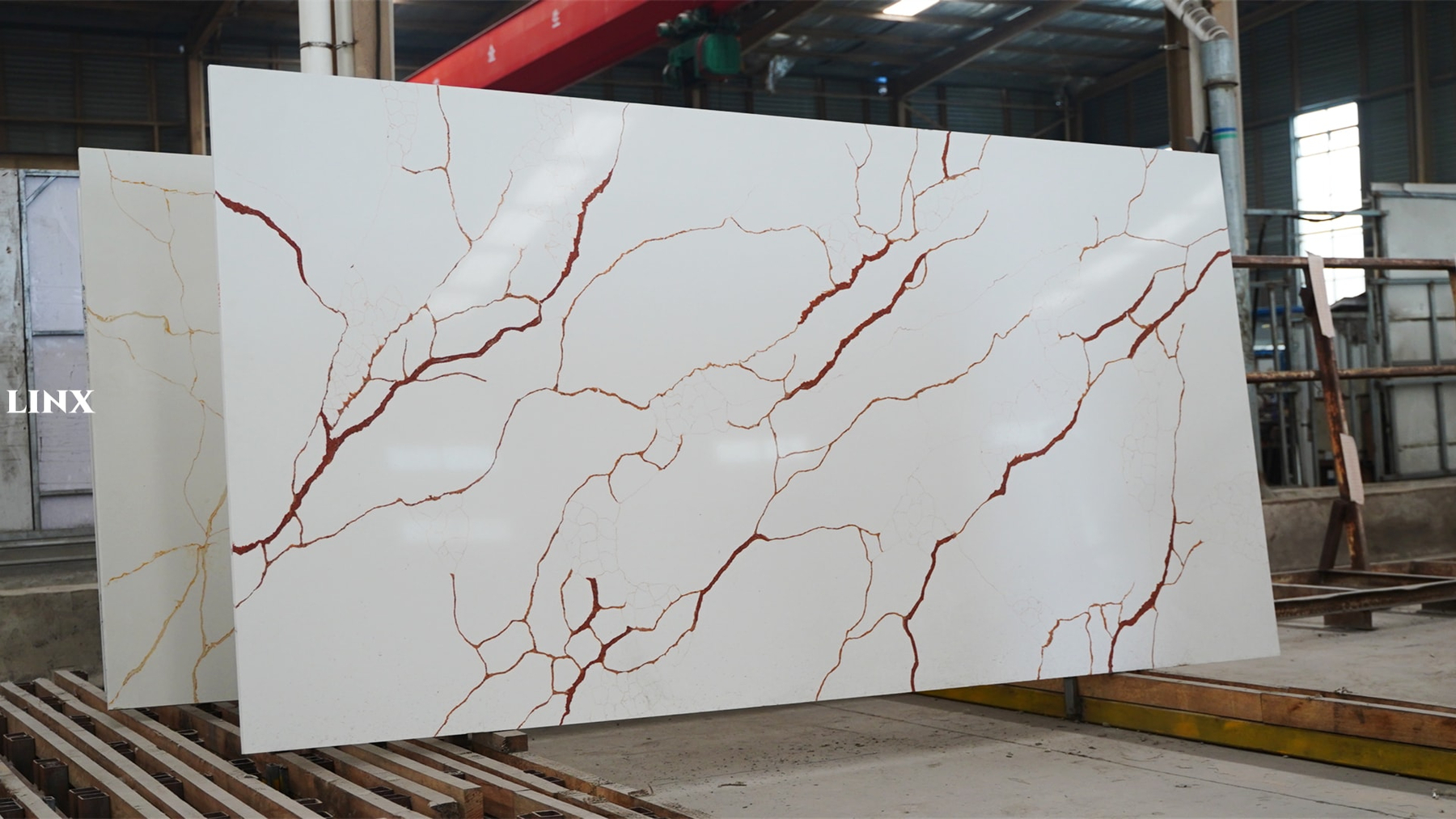 LX1125 CALACATTA RED QUARTZ STONE 1 LINX SURFACES