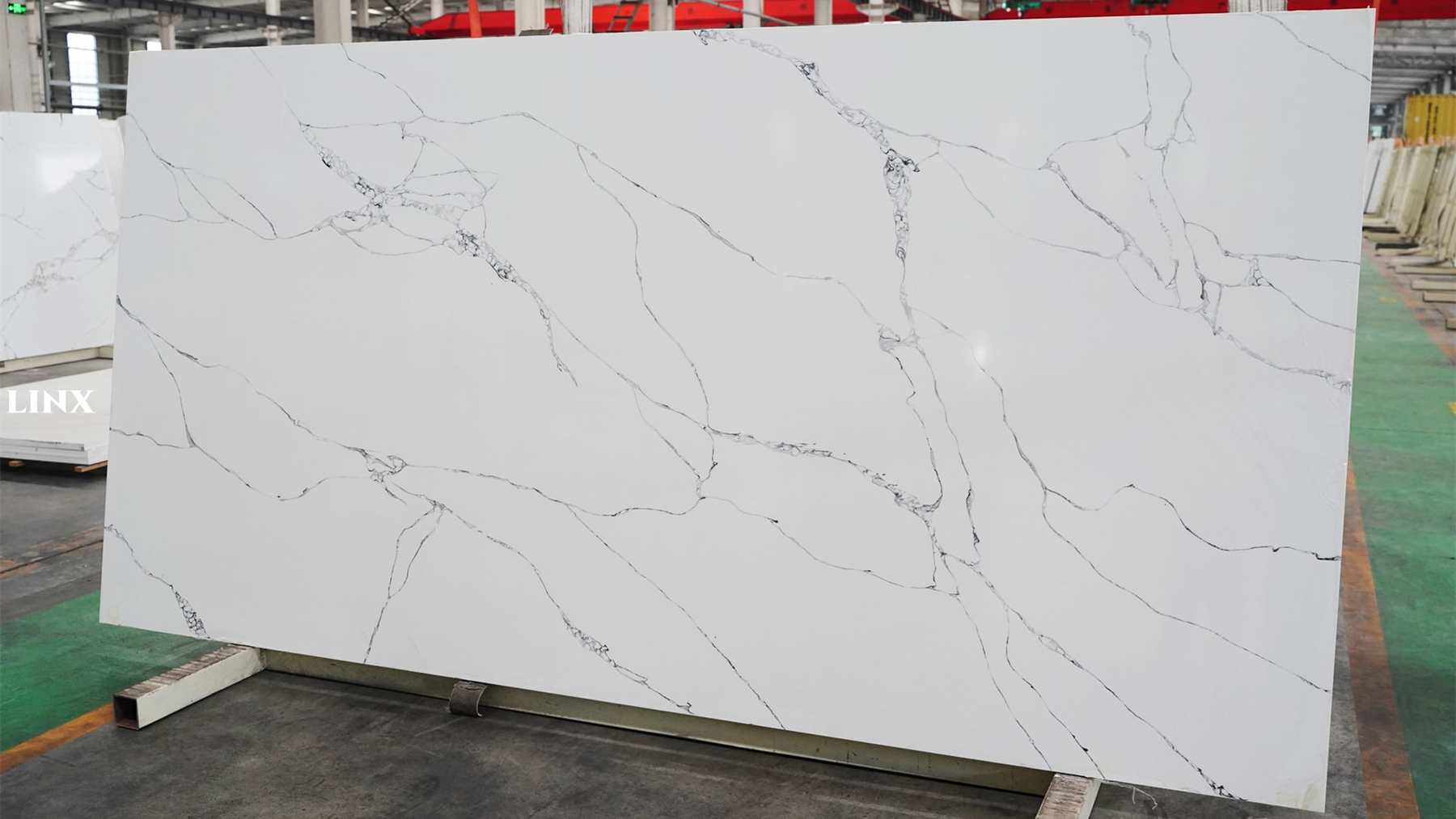 LX1126 CALACATTA WHITE QUARTZ STONE 2 LINX SURFACES