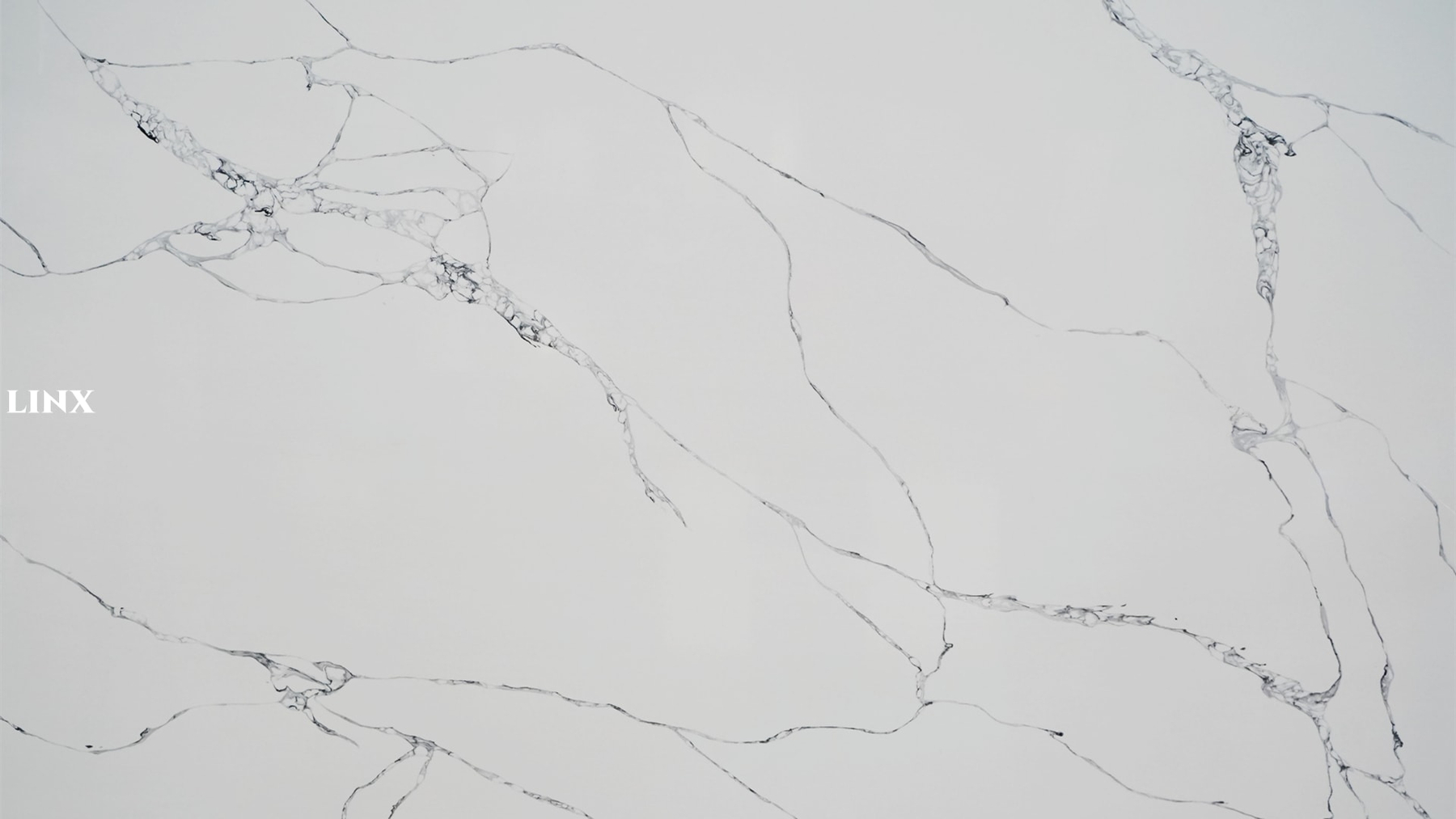 LX1126 CALACATTA WHITE QUARTZ STONE CLOSE UP 1 LINX SURFACES