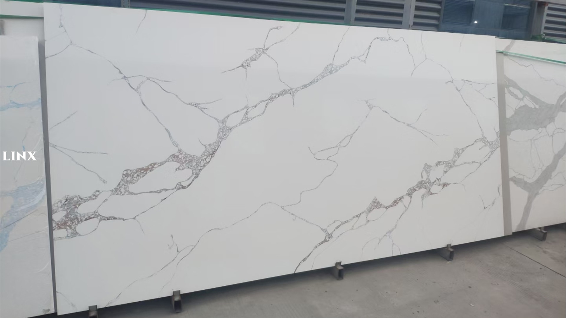LX1127 CALACATTA WHITE QUARTZ STONE 3 LINX SURFACES