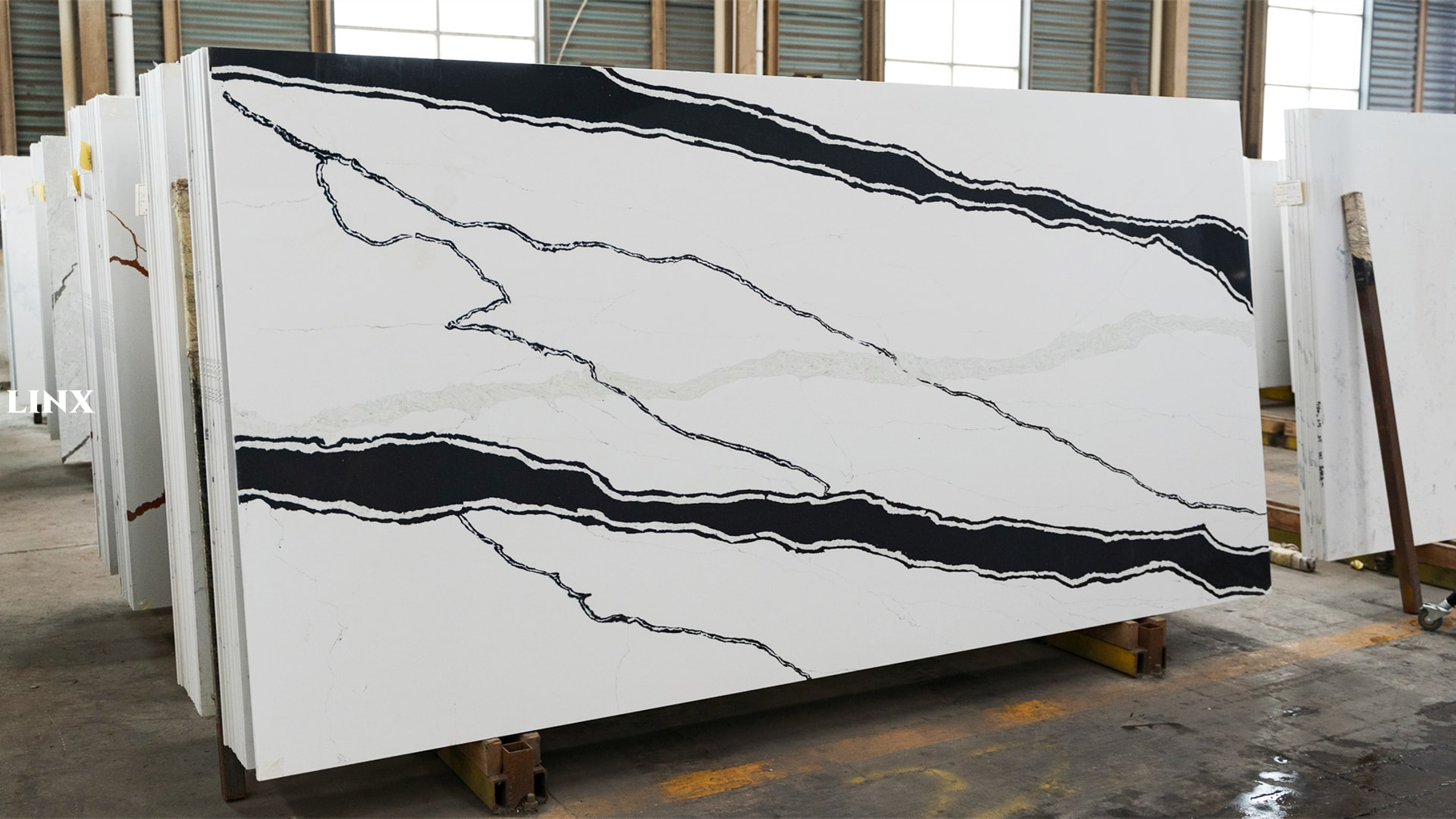 LX1219 CALACATTA BLACK VEIN QUARTZ STONE 1 LINX SURFACES