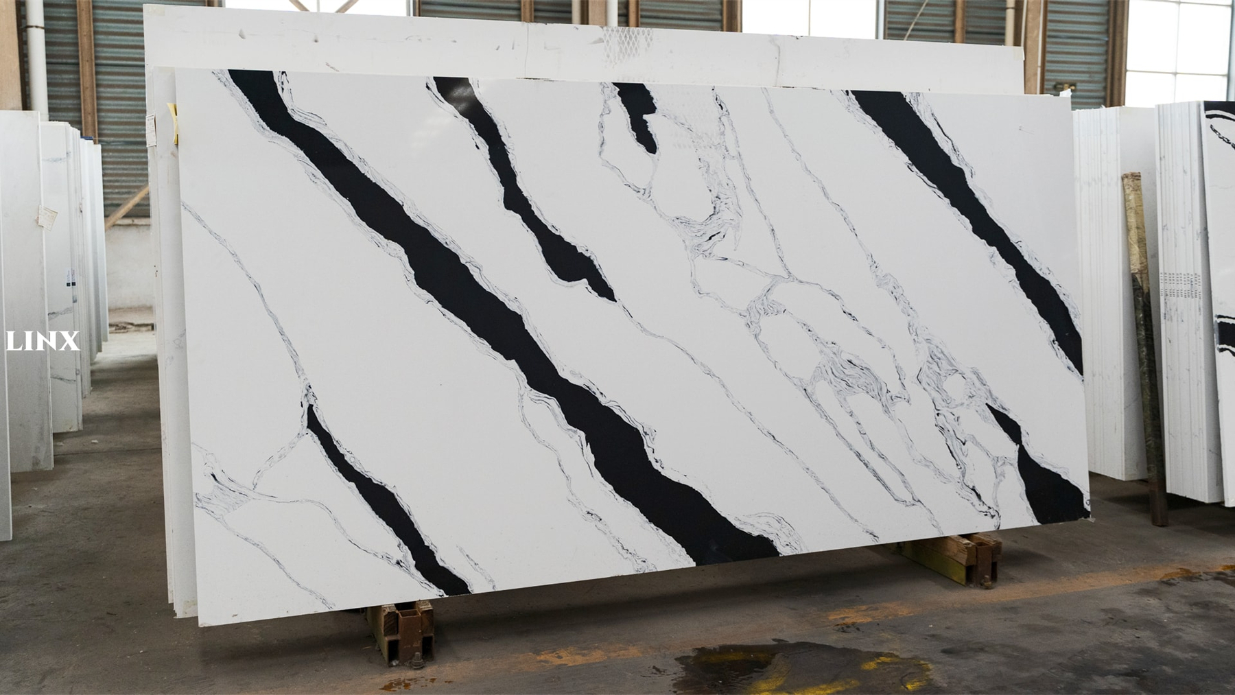 LX1220 CALACATTA BLACK VEIN QUARTZ STONE 1 LINX SURFACES