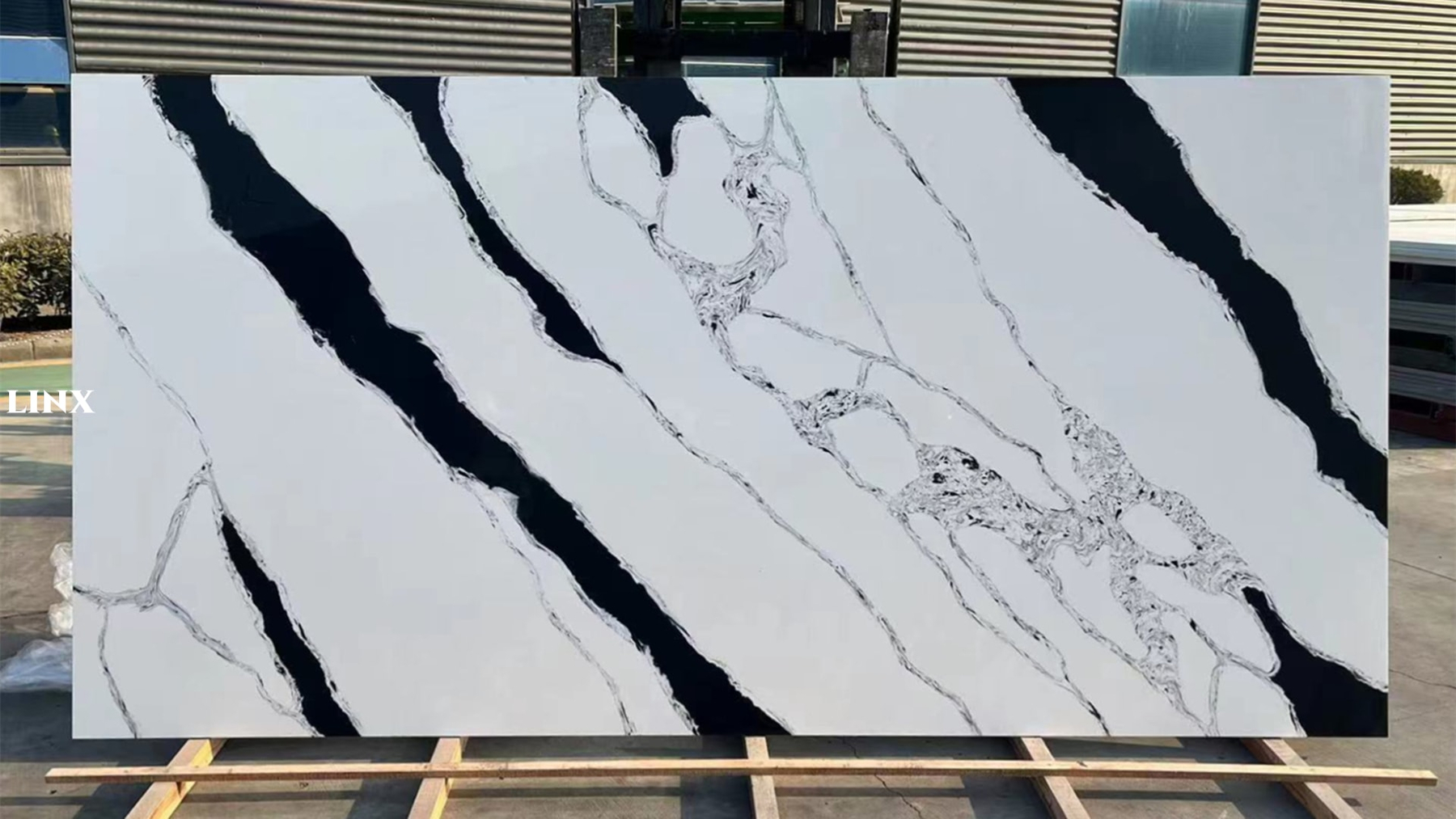 LX1220 CALACATTA BLACK VEIN QUARTZ STONE LINX SURFACES