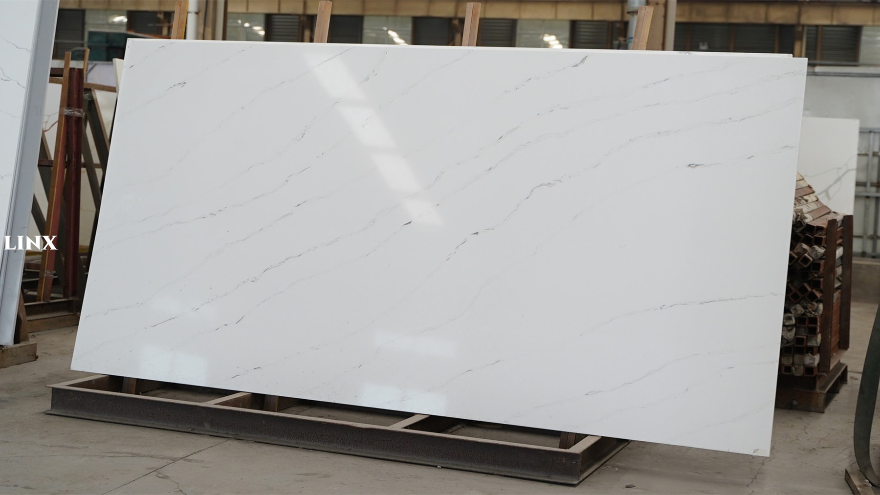 LX1224 CALACATTA WHITE QUARTZ STONE 2 LINX SURFACES