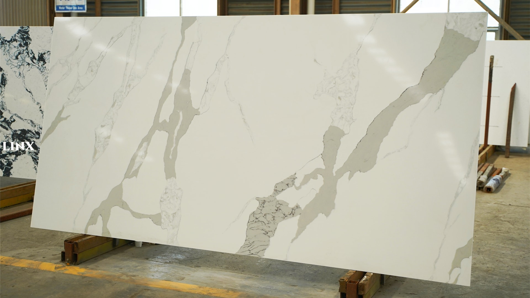 LX1262 CALACATTA LUXURY QUARTZ STONE 2 LINX SURFACES