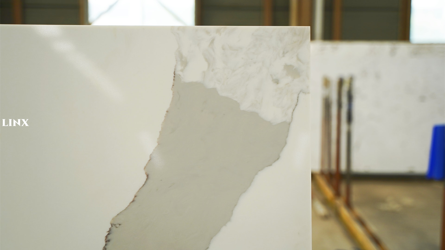 LX1262 CALACATTA LUXURY QUARTZ STONE DETAIL 2 LINX SURFACES