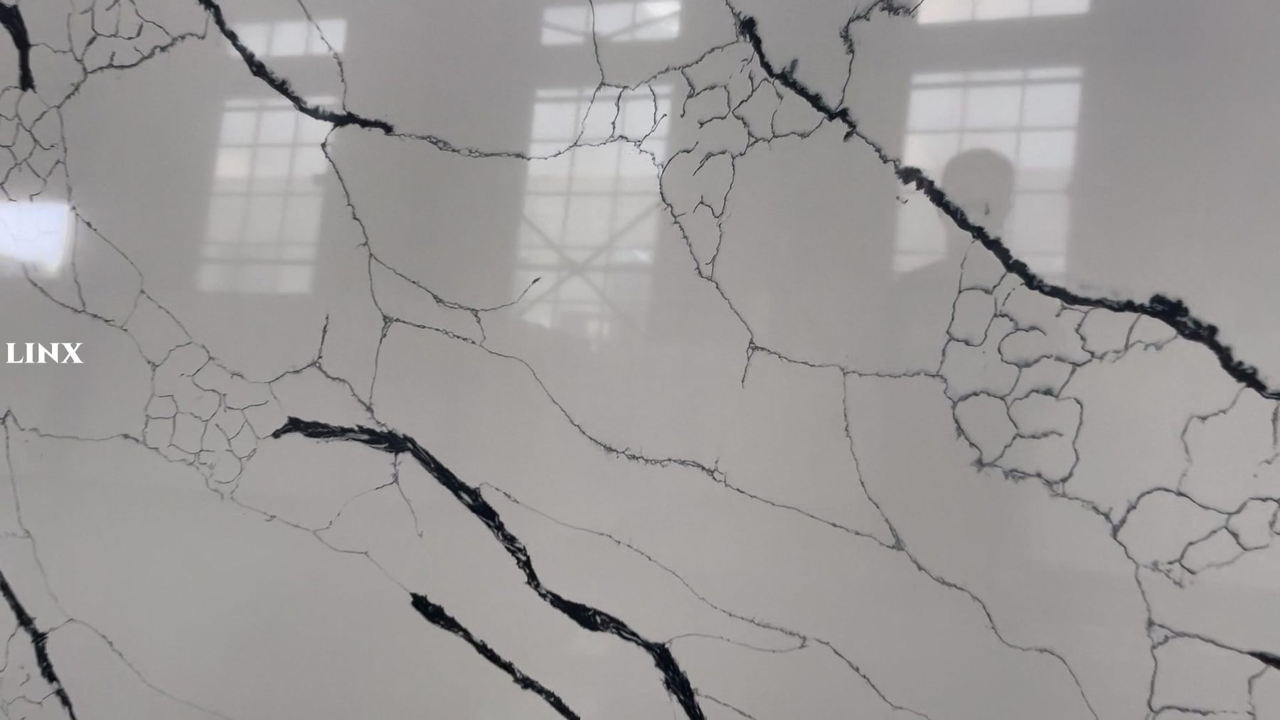 LX1687 CALACATTA BLACK VEIN QUARTZ STONE 3 LINX SURFACES