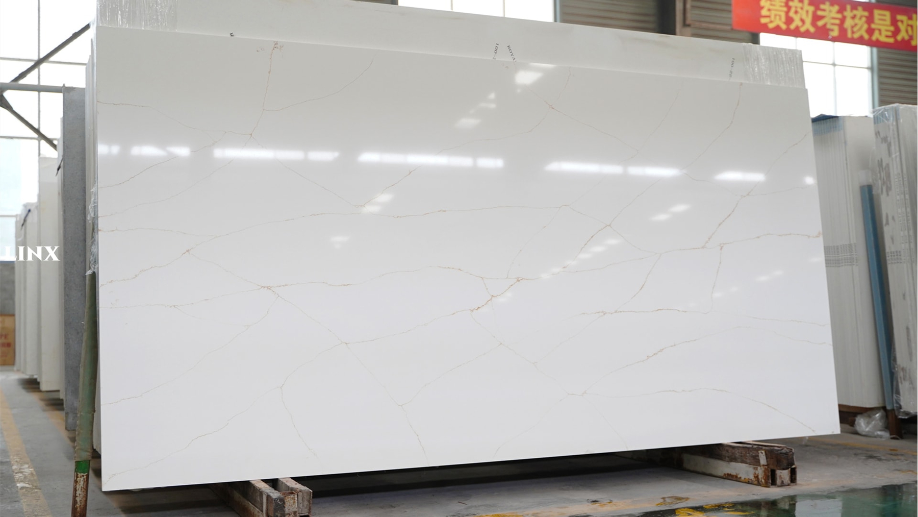 LX1782 CALACATTA GOLD QUARTZ STONE 1 LINX SURFACES