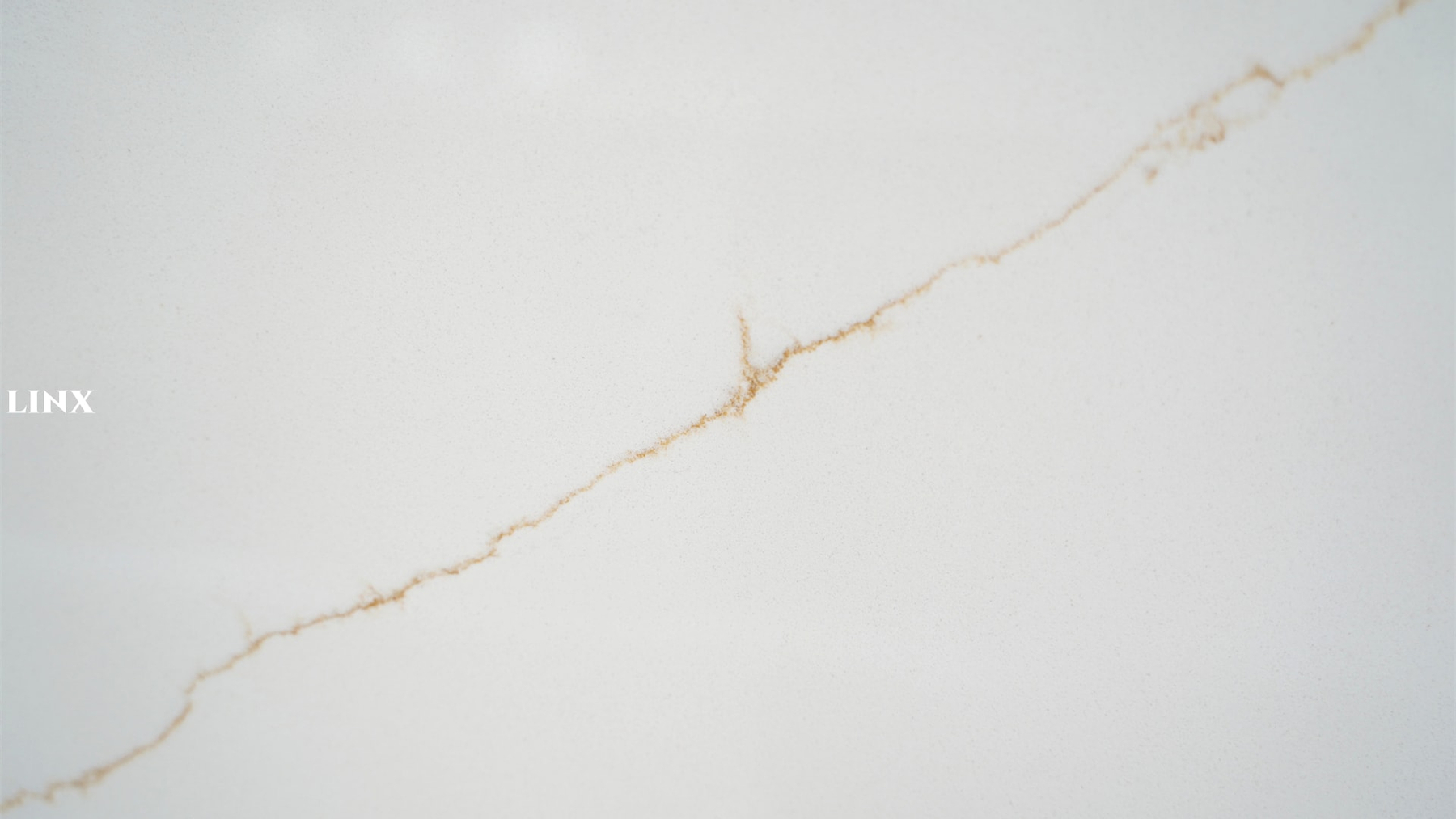 LX1782 CALACATTA GOLD QUARTZ STONE CLOSE UP 2 LINX SURFACES