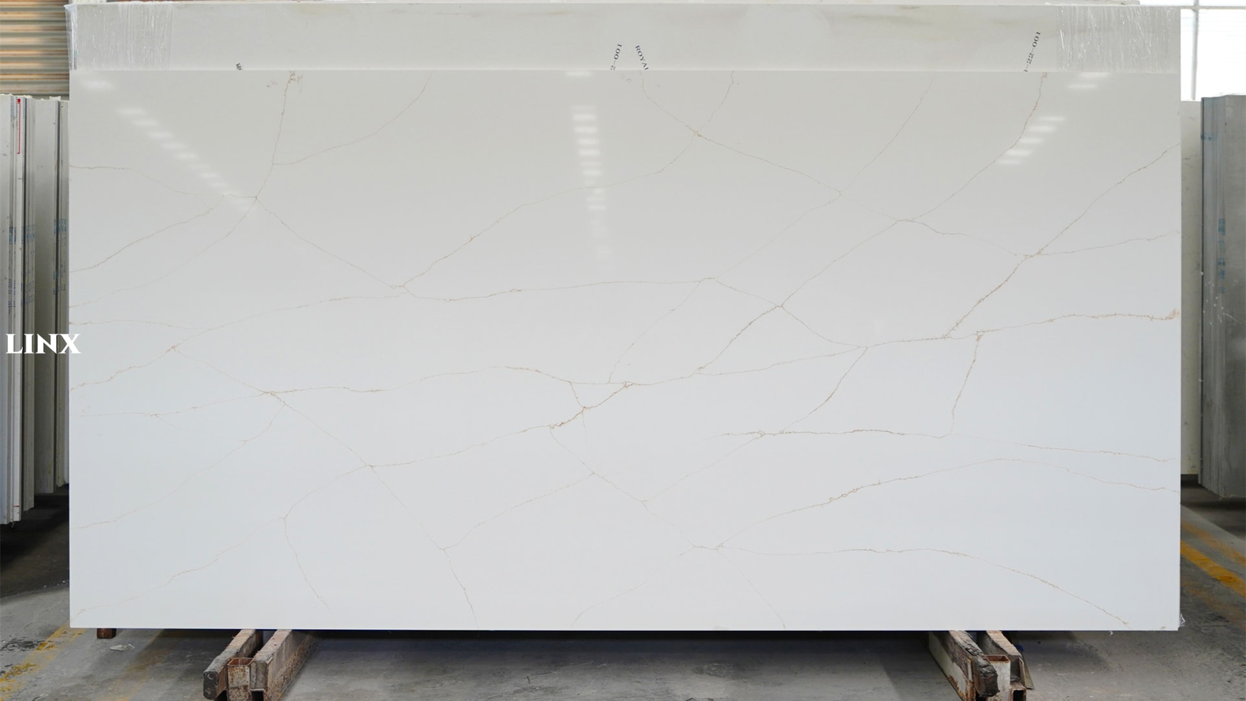 LX1782 CALACATTA GOLD QUARTZ STONE LINX SURFACES