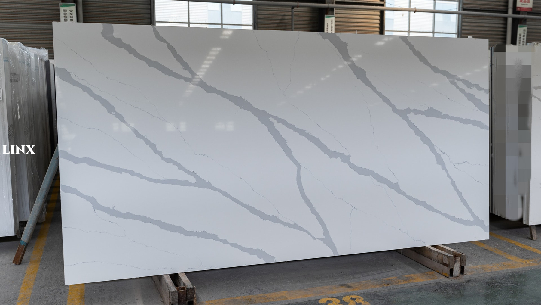 LX1805 CALACATTA WHITE QUARTZ STONE 1 LINX SURFACES