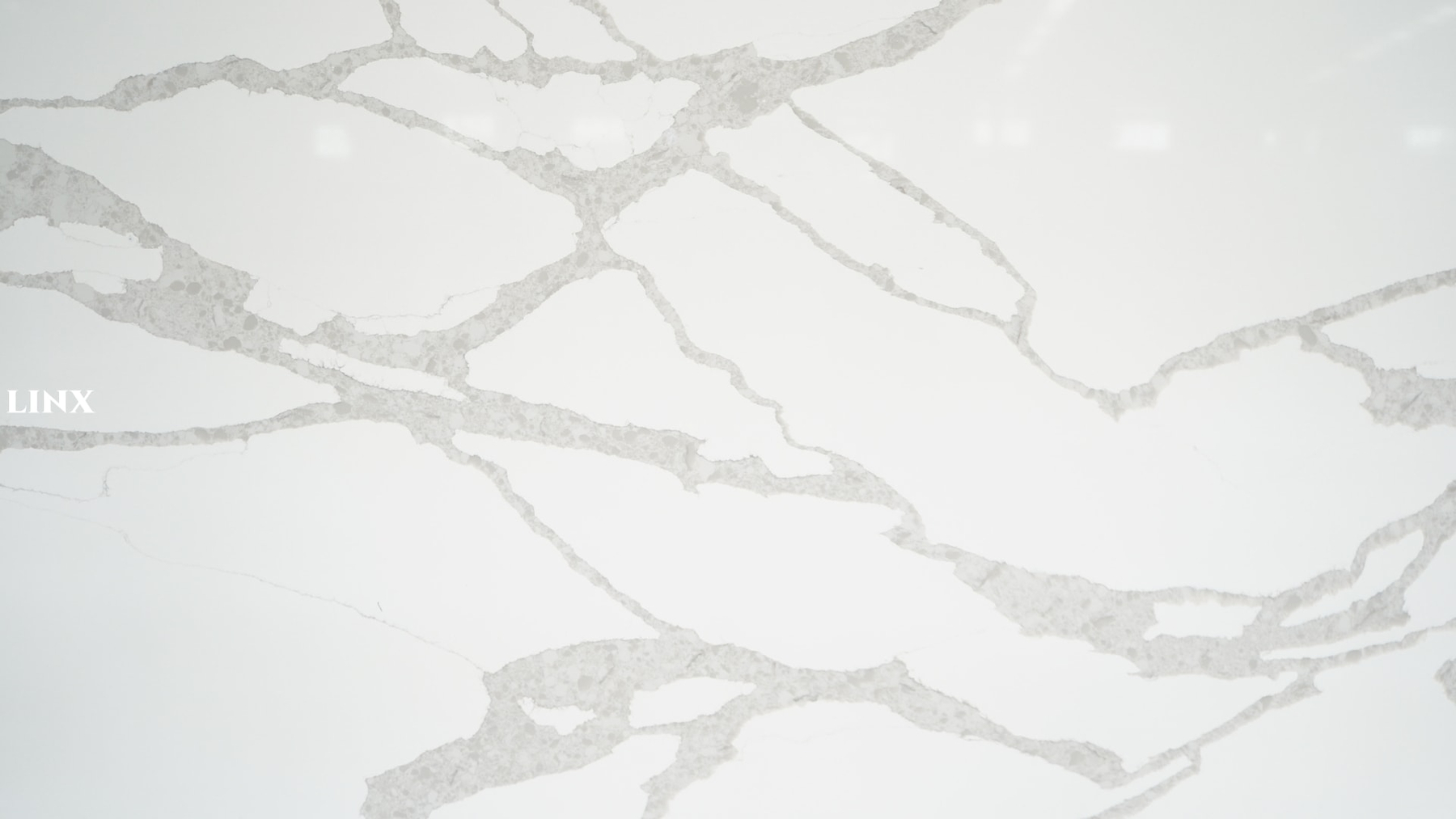 LX2018 CALACATTA WHITE QUARTZ STONE DETAIL 1 LINX SURFACES