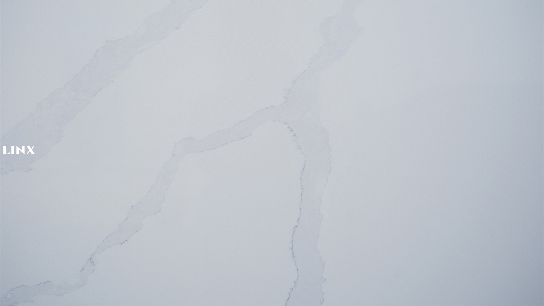LX2038 CALACATTA WHITE QUARTZ STONE CLOSE UP 1 LINX SURFACES