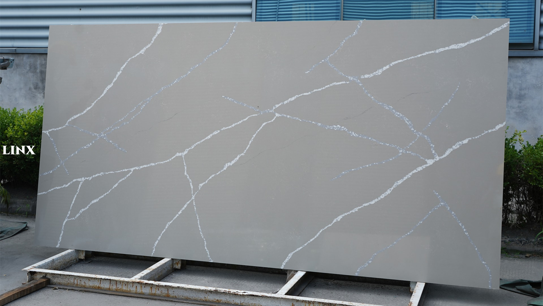 LX3046 CALACATTA GREY QUARTZ STONE 5 LINX SURFACES