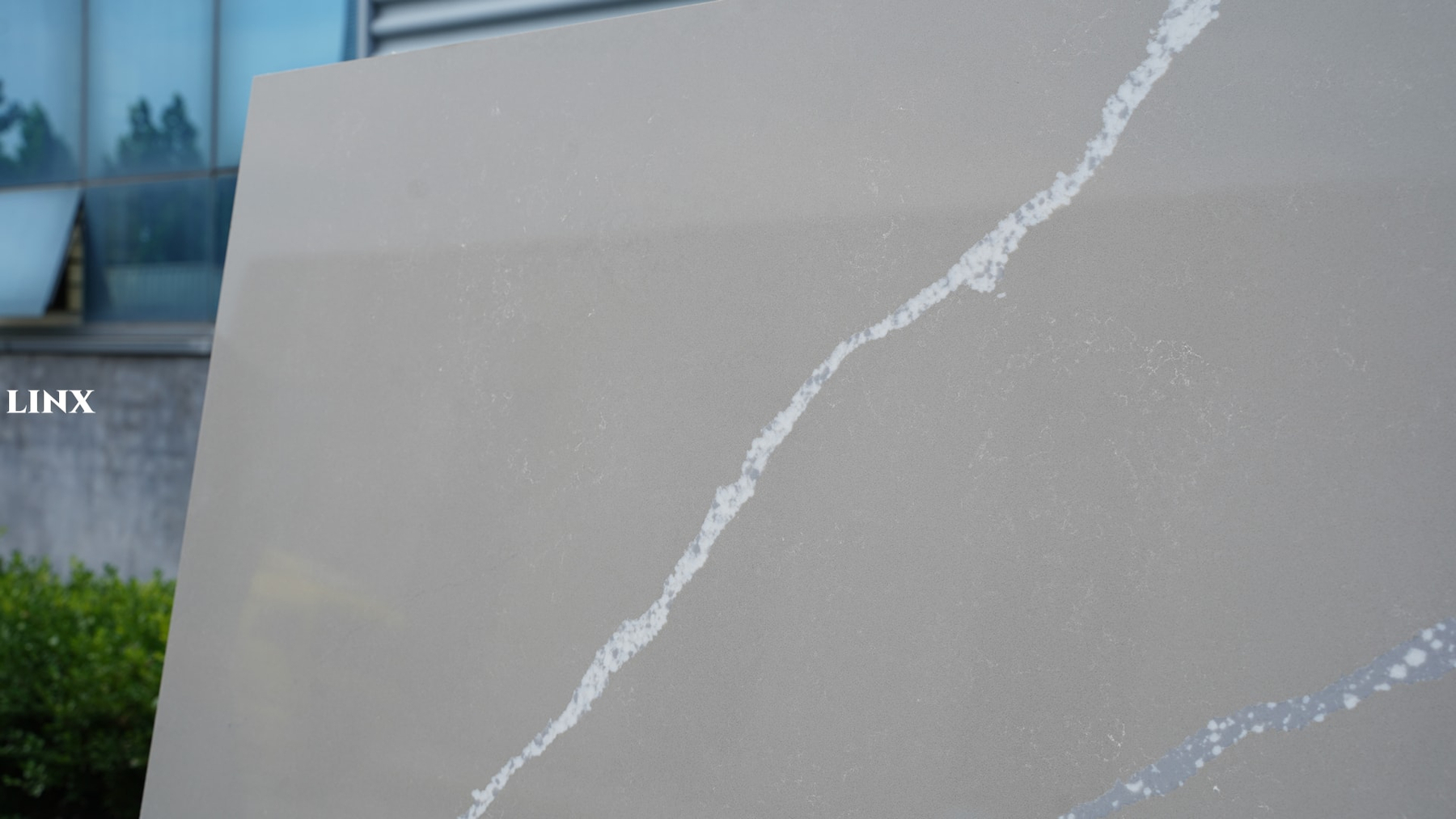 LX3046 CALACATTA GREY QUARTZ STONE 7 LINX SURFACES