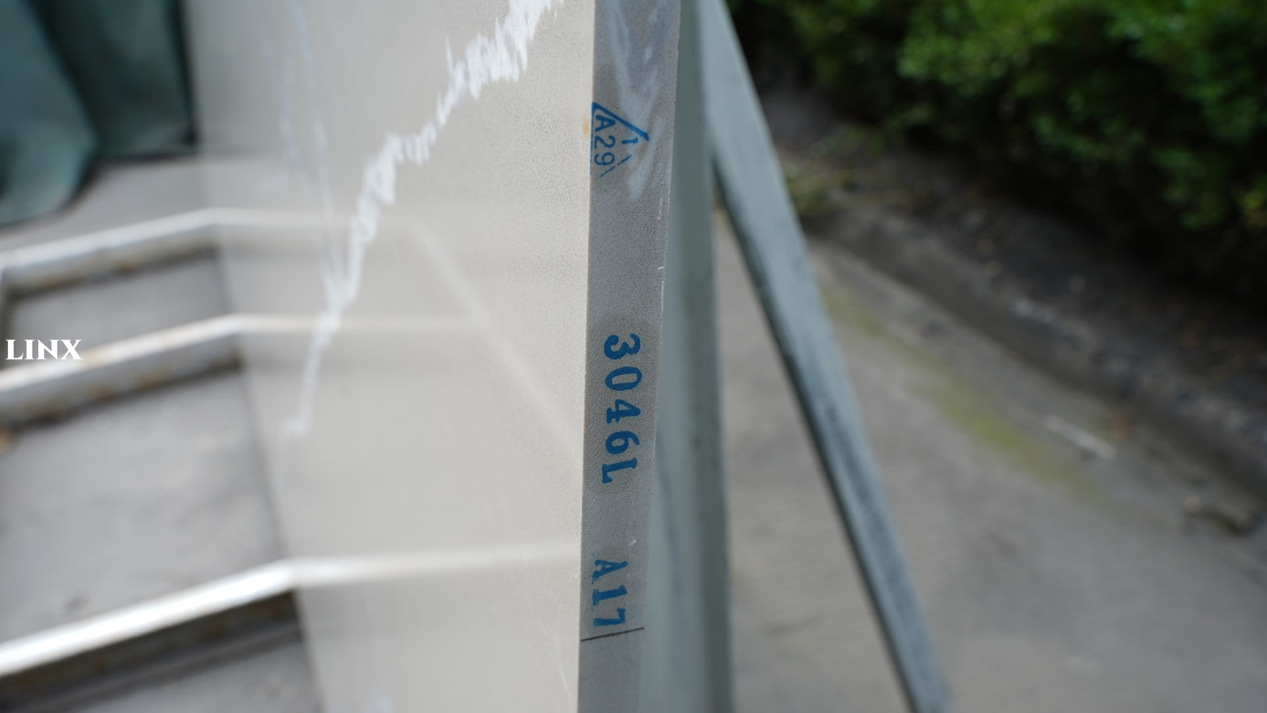 LX3046 CALACATTA GREY QUARTZ STONE 9 LINX SURFACES