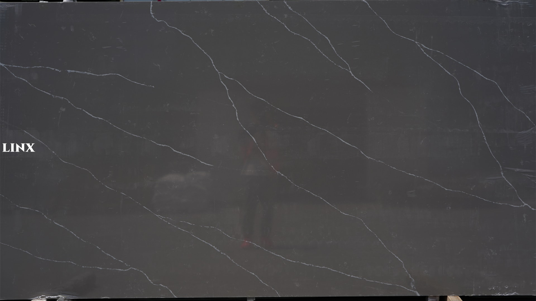 LX3111 CALACATTA GREY QUARTZ STONE CLOSE UP 1 LINX SURFACES