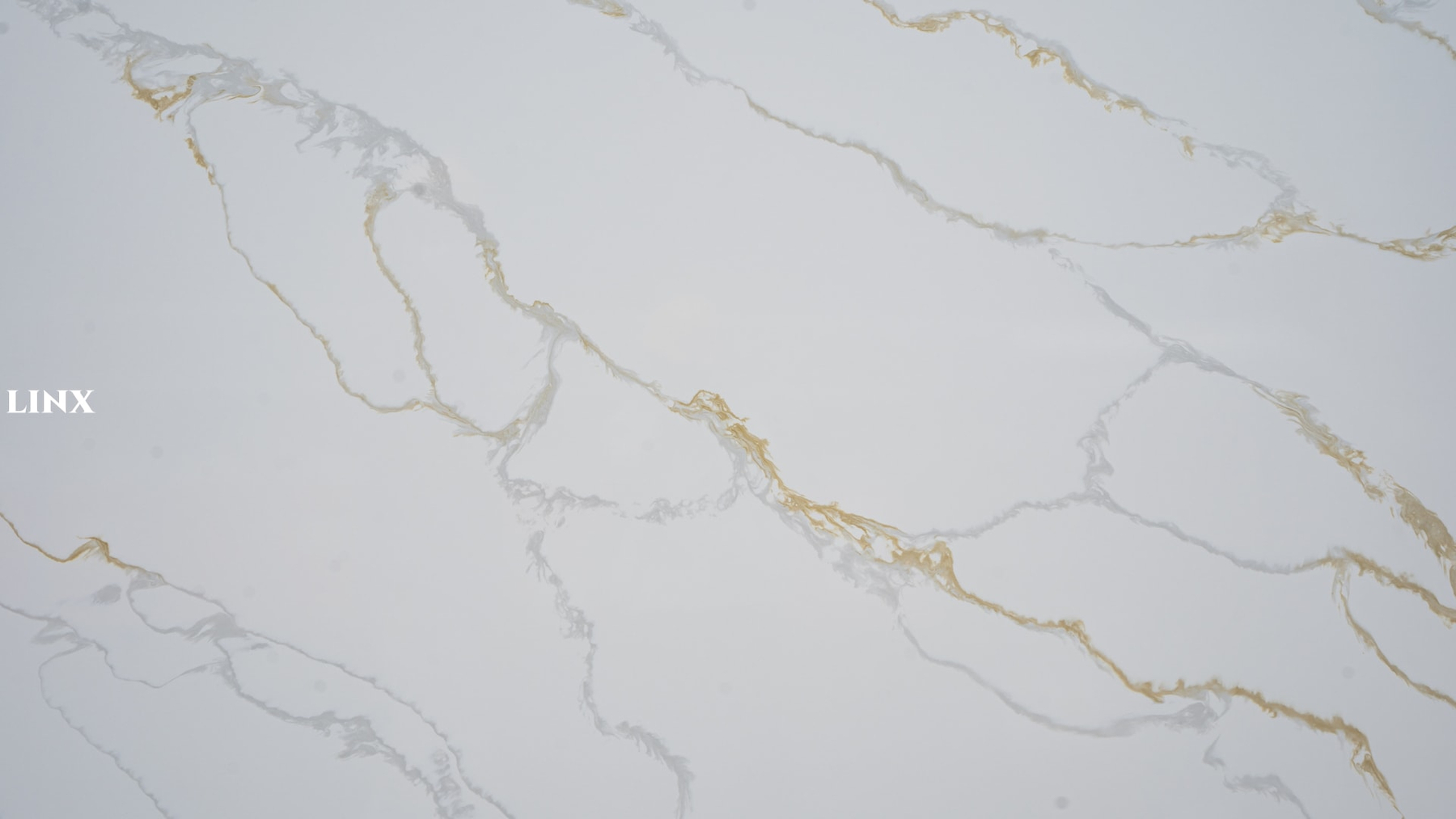 LX3114 CALACATTA GOLD QUARTZ STONE CLOSE UP 1 LINX SURFACES
