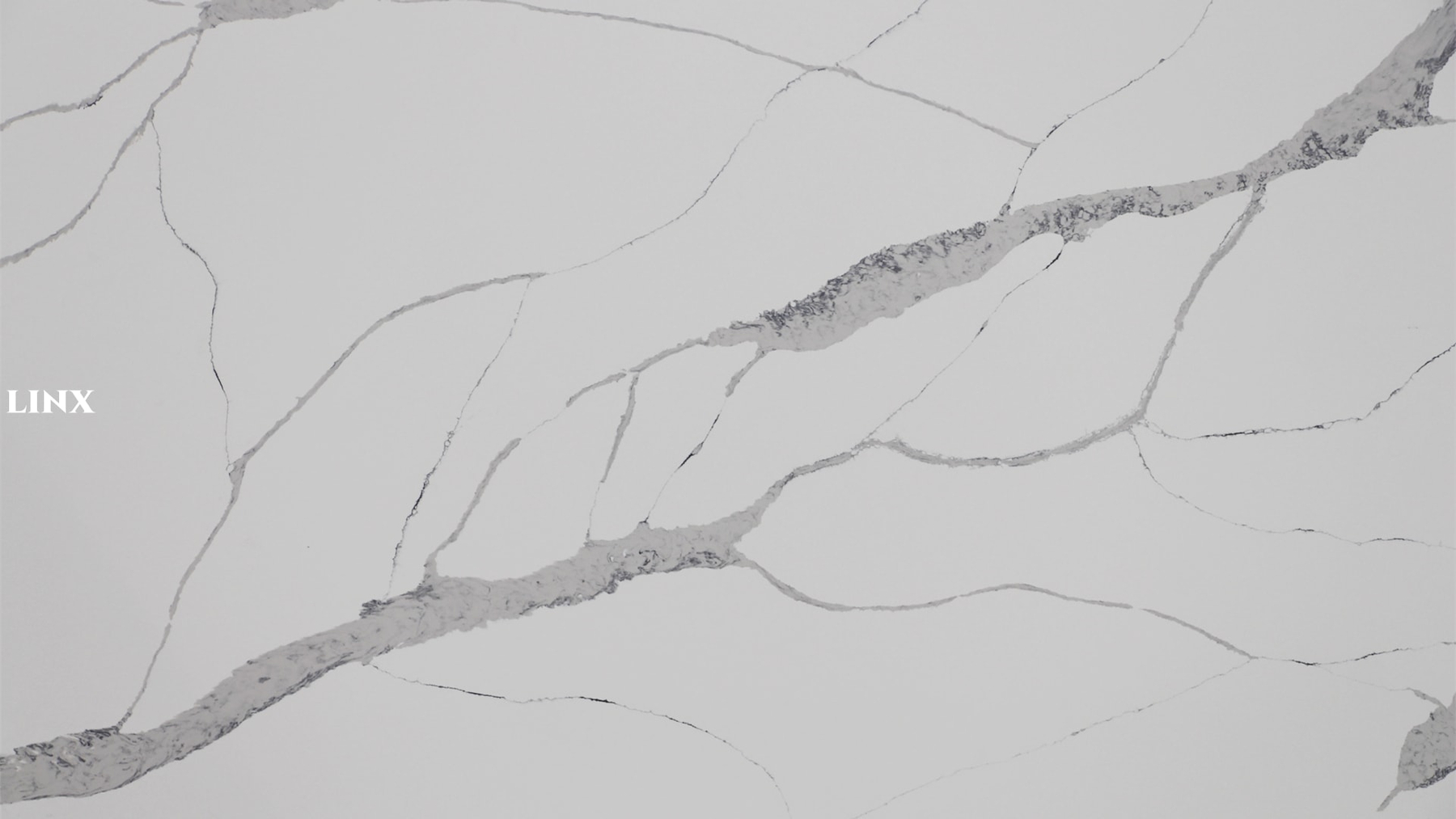 LX3116 CALACATTA WHITE QUARTZ STONE CLOSE UP 1 LINX SURFACES