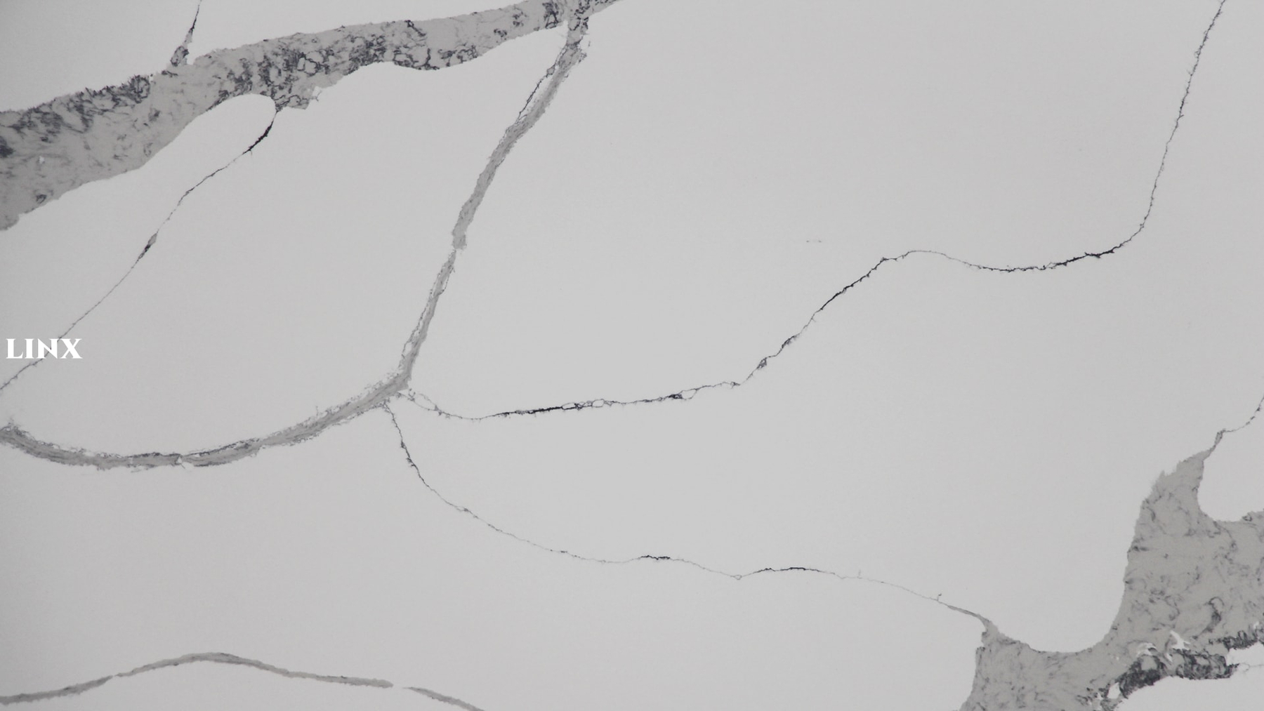 LX3116 CALACATTA WHITE QUARTZ STONE CLOSE UP 2 LINX SURFACES