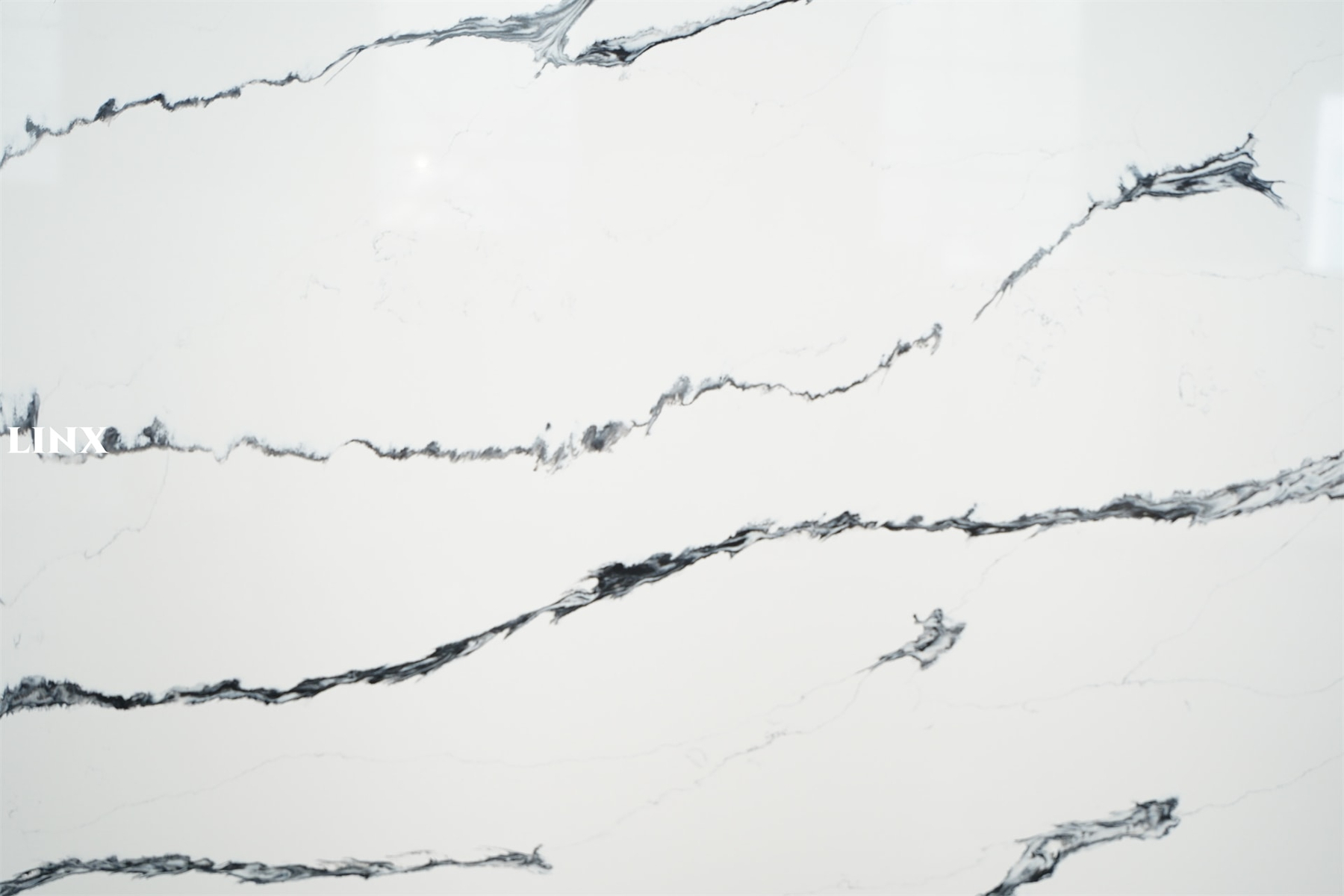 LX3708 CALACATTA WHITE QUARTZ STONE DETAIL 1 LINX SURFACES