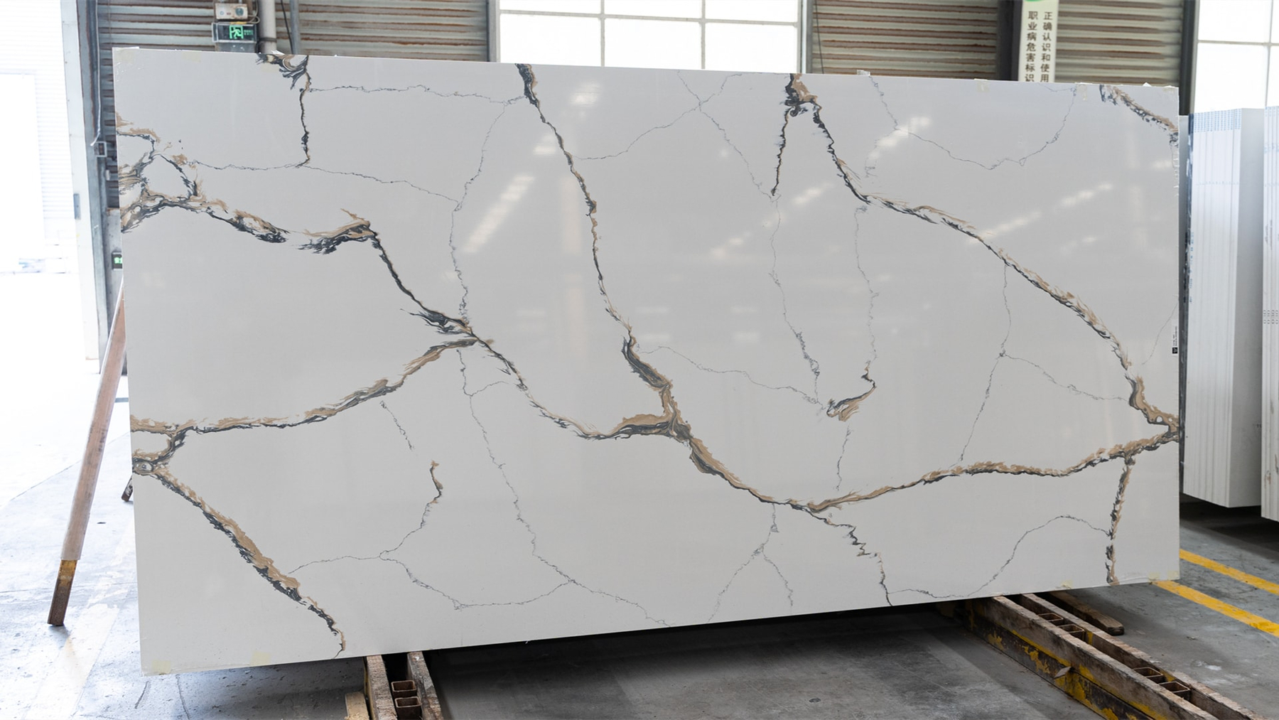 LX4023 CALACATTA GOLD QUARTZ STONE 1 LINX SURFACES