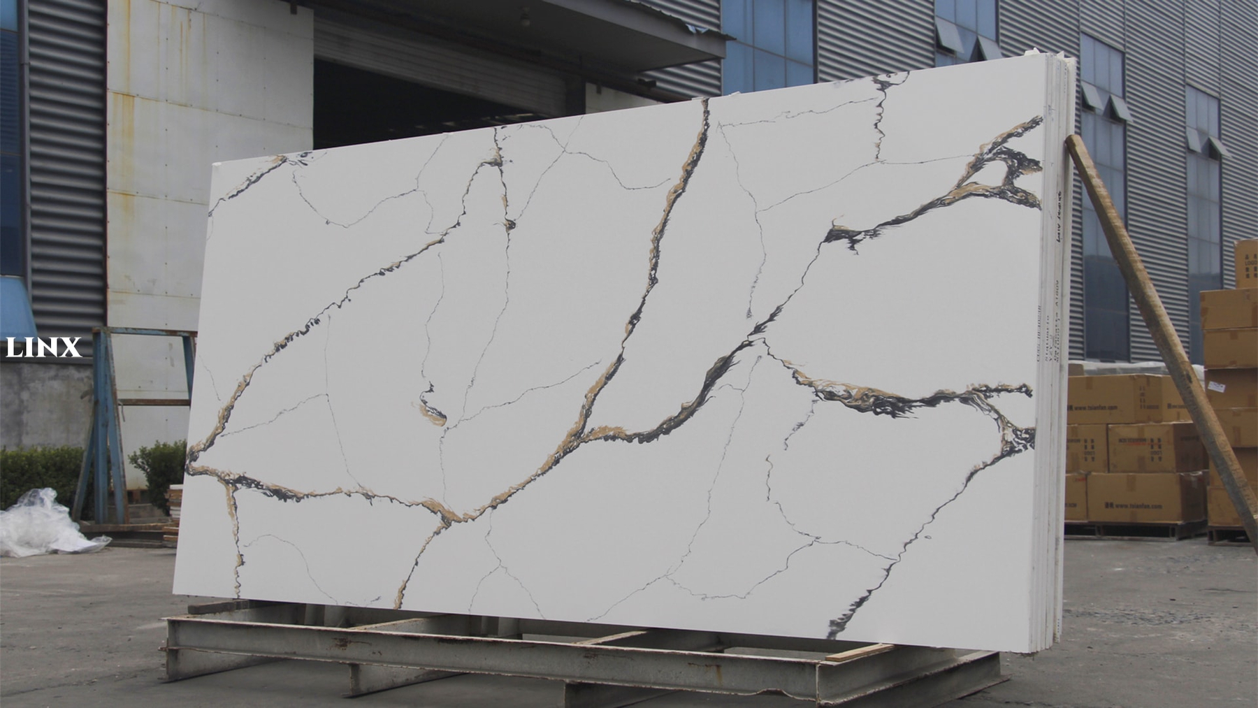LX4023 CALACATTA GOLD QUARTZ STONE 3 LINX SURFACES