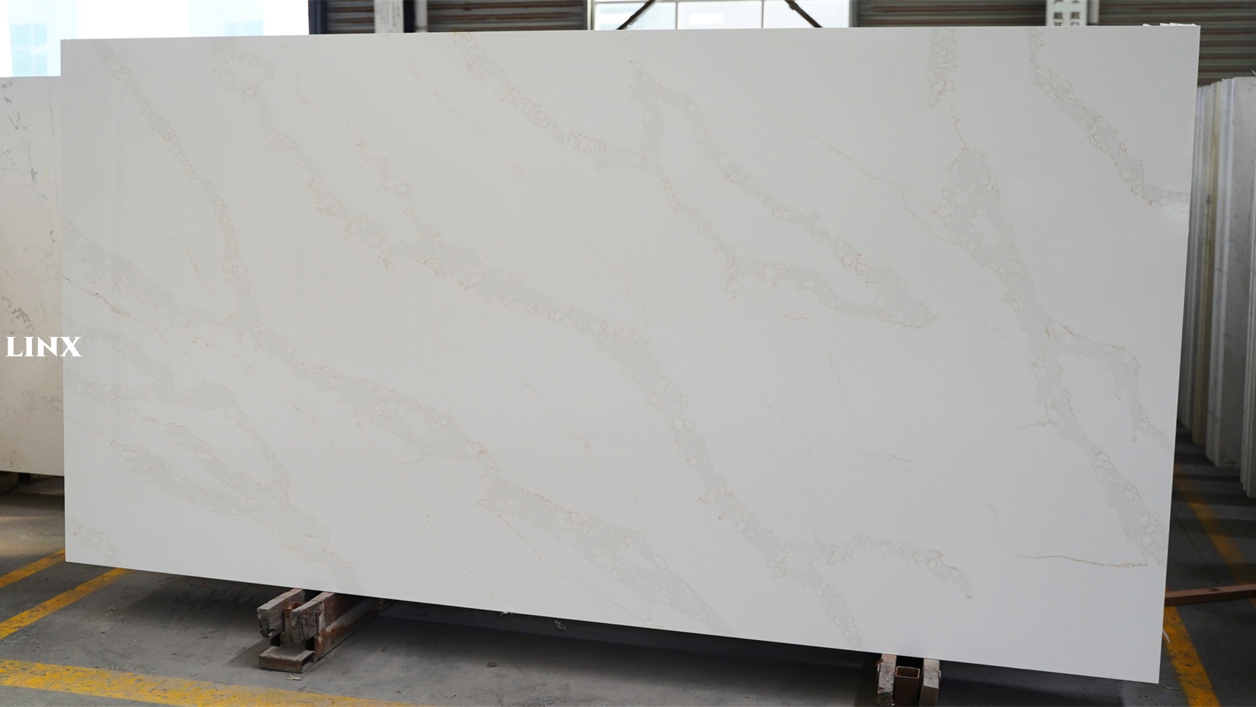 LX4089 CALACATTA GOLD QUARTZ STONE 2 LINX SURFACES