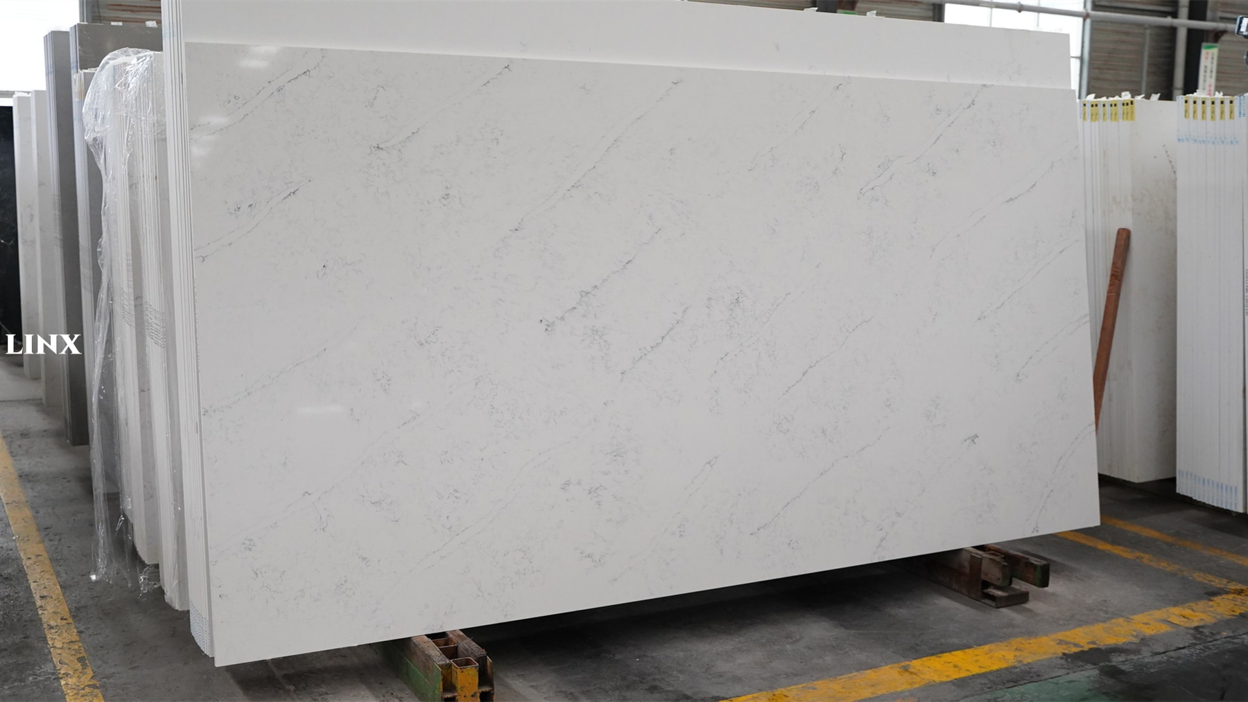 LX4536 CALACATTA WHITE QUARTZ STONE 1 LINX SURFACES