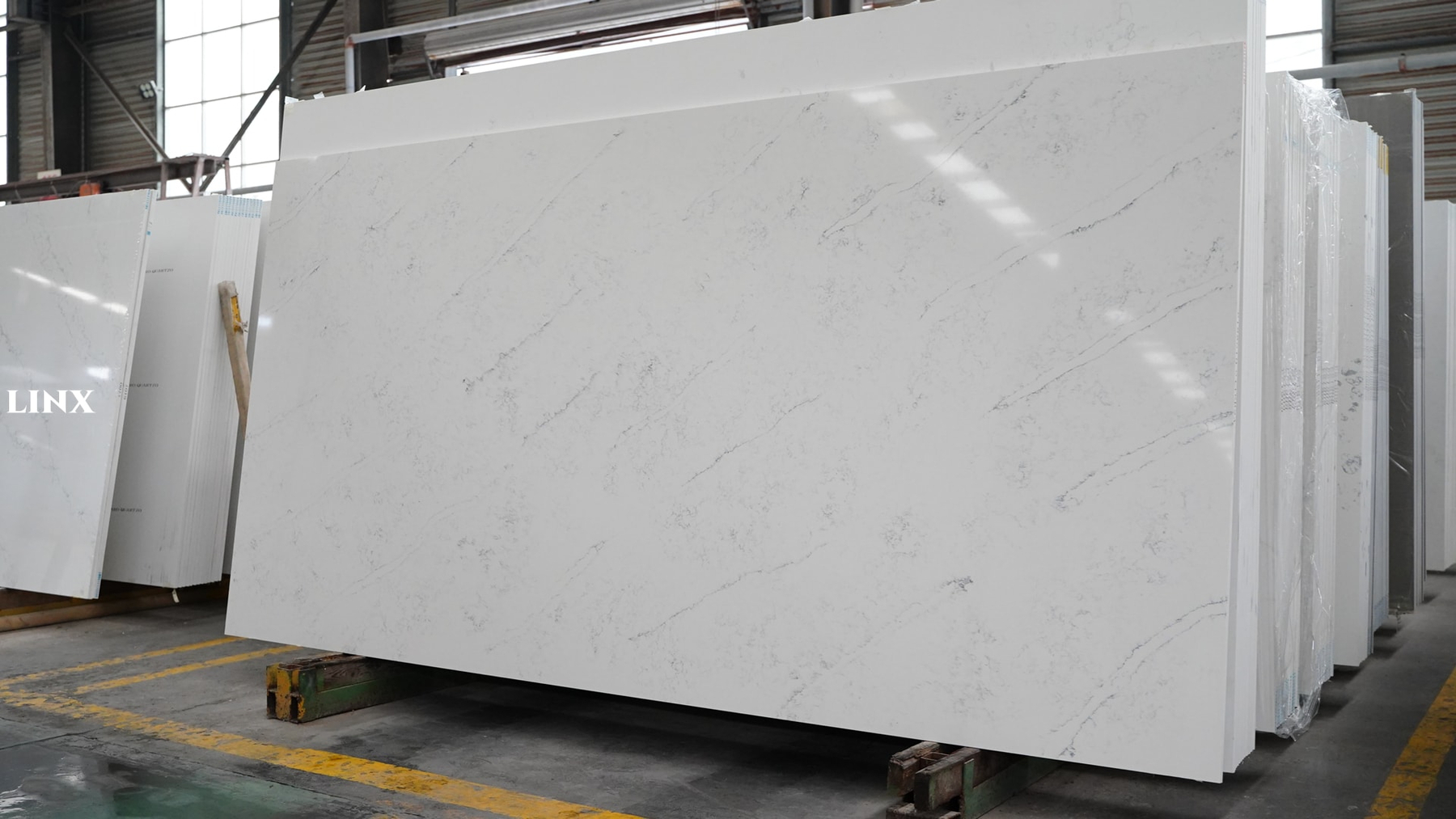 LX4536 CALACATTA WHITE QUARTZ STONE 2 LINX SURFACES