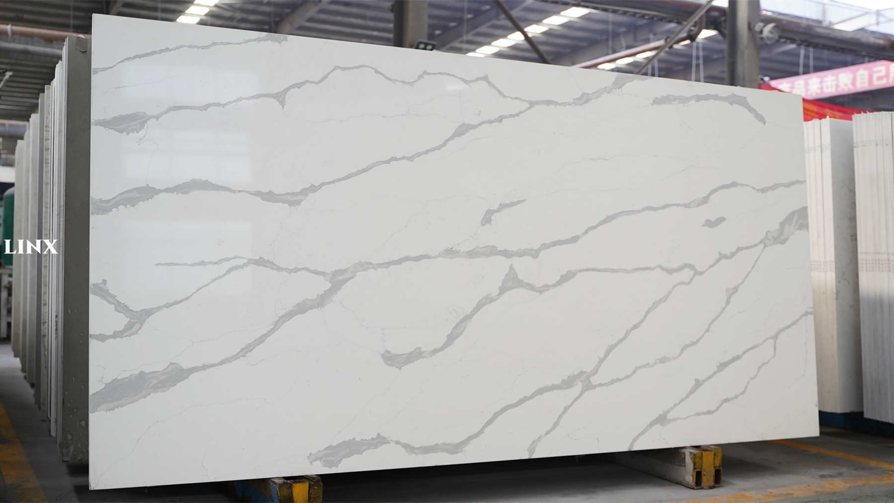 LX5002 CALACATTA WHITE QUARTZ STONE 1 LINX SURFACES