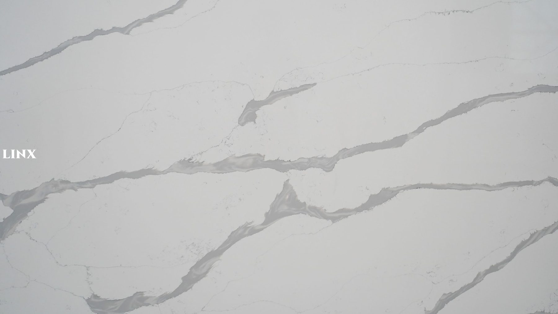 LX5002 CALACATTA WHITE QUARTZ STONE DETAIL 1 LINX SURFACES