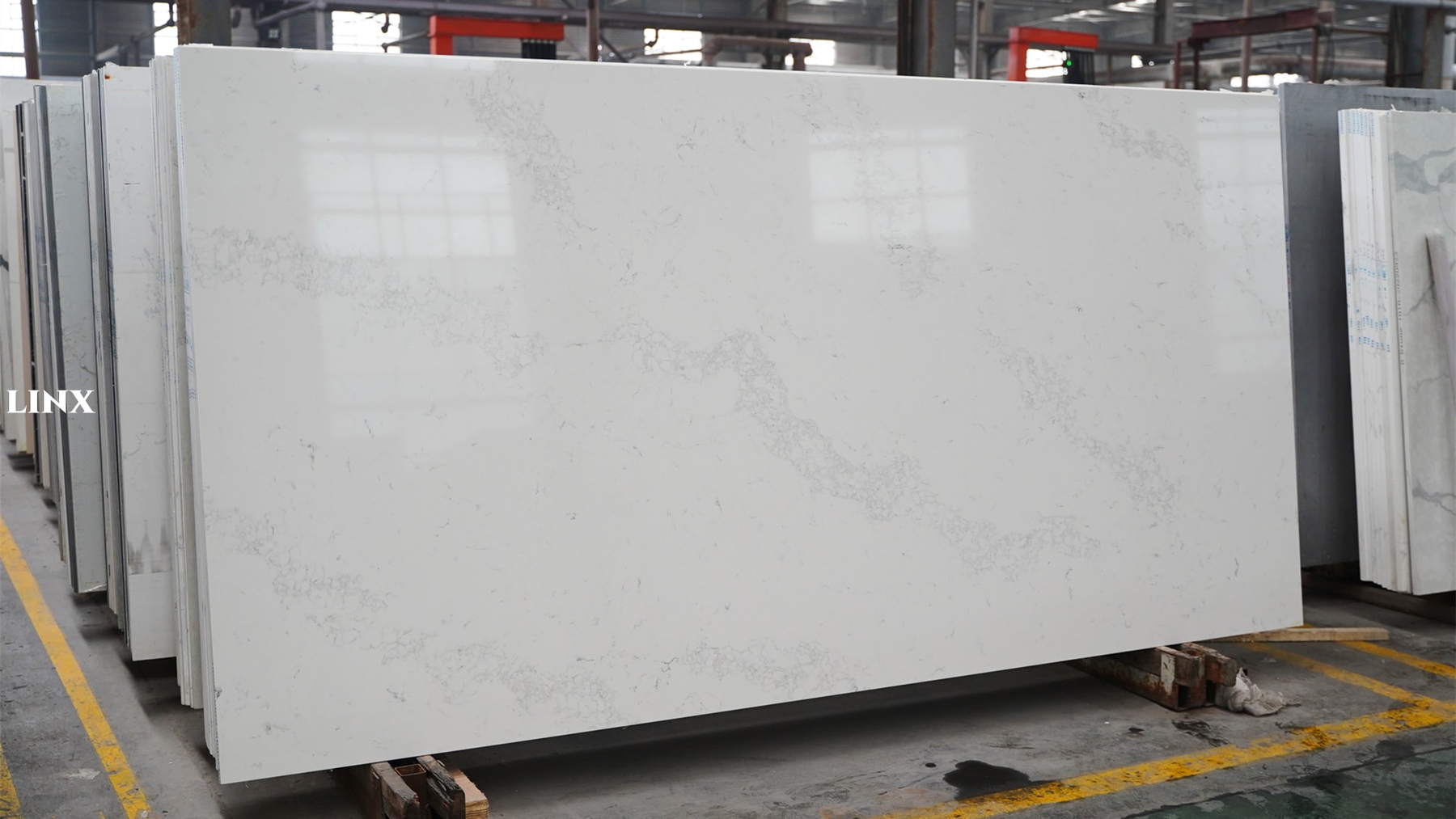 LX5031 CALACATTA WHITE QUARTZ STONE 12 LINX SURFACES