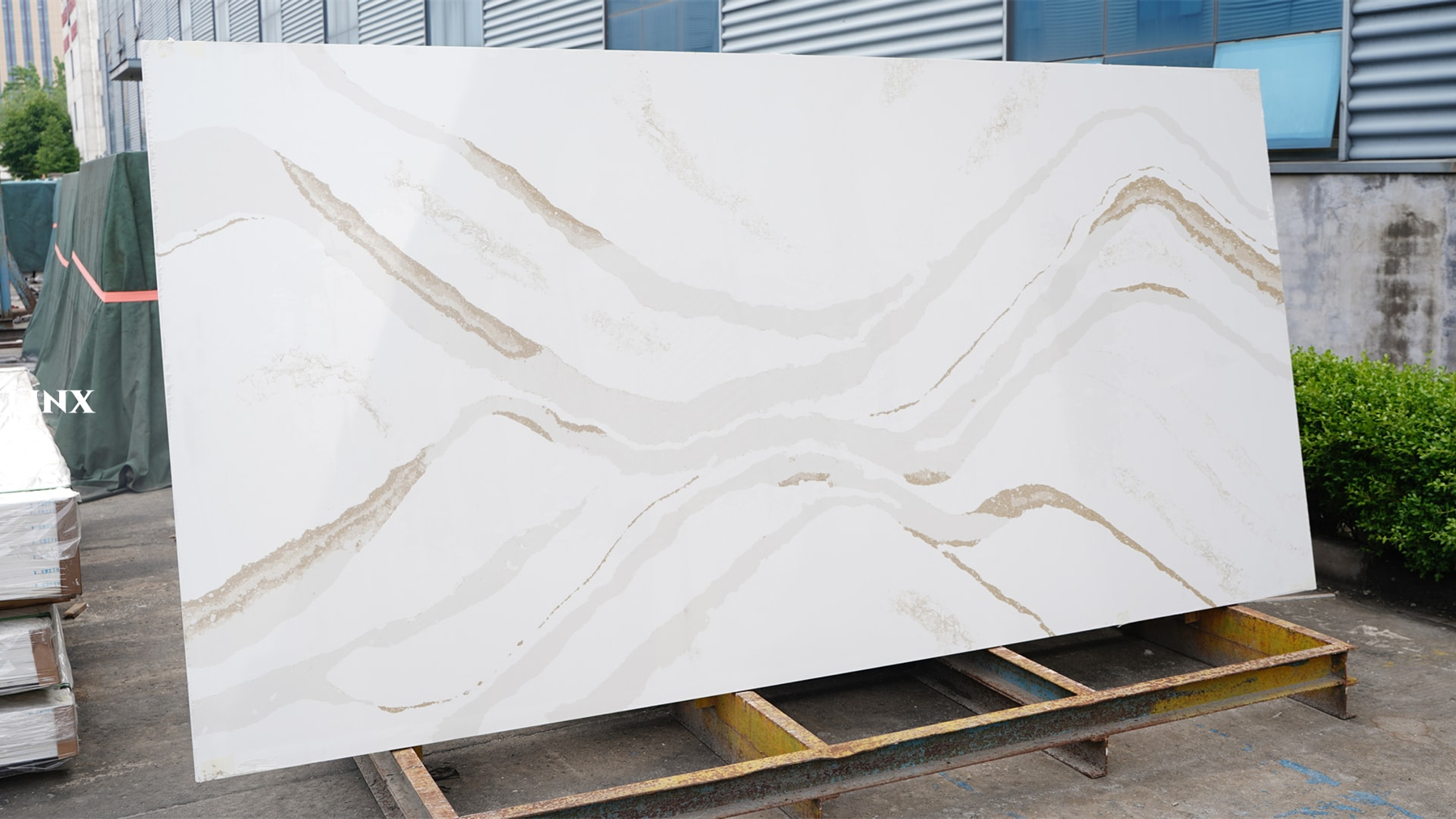 LX6018 CALACATTA GOLD QUARTZ STONE 1 LINX SURFACES