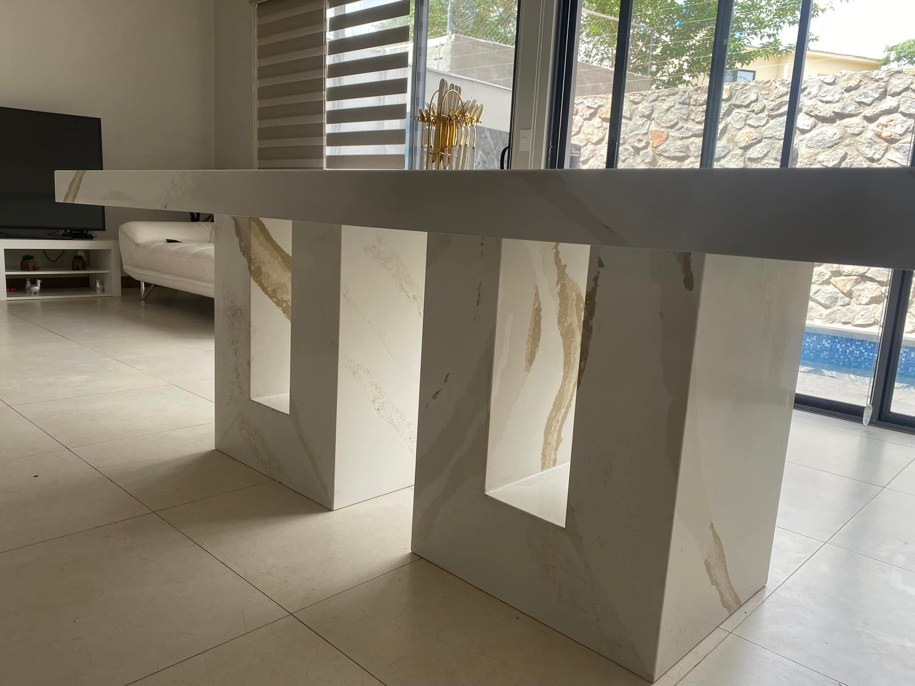 LX6018 CALACATTA GOLD QUARTZ STONE COUNTERTOP 3 LINX SURFACES