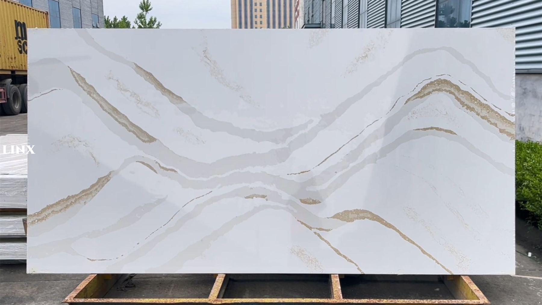 LX6018 CALACATTA GOLD QUARTZ STONE LINX SURFACES