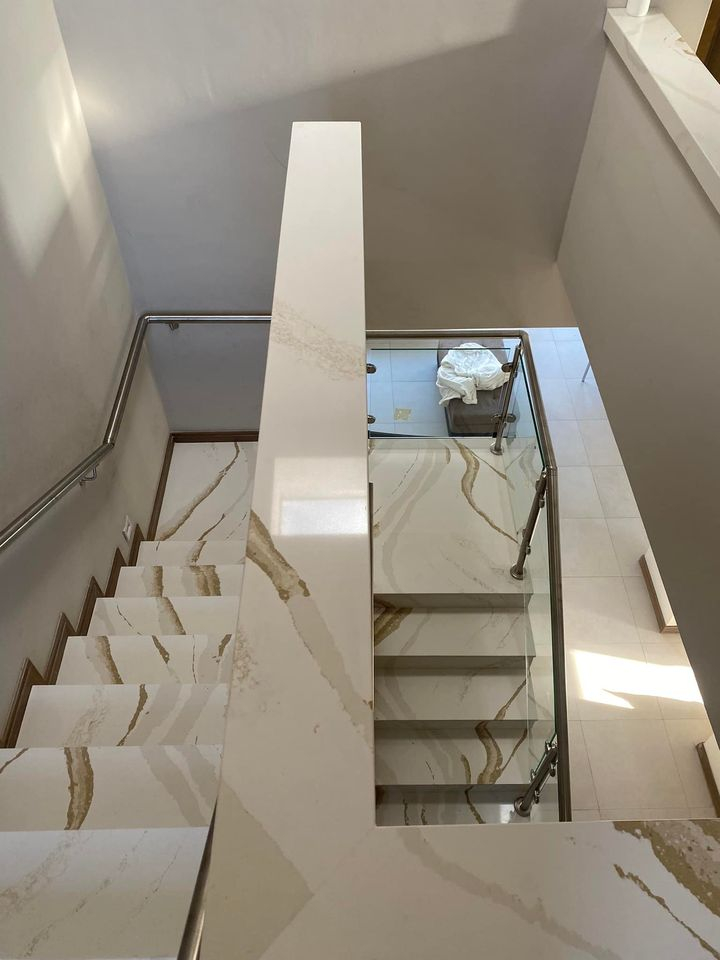 LX6018 CALACATTA GOLD QUARTZ STONE STAIRS 2 LINX SURFACES