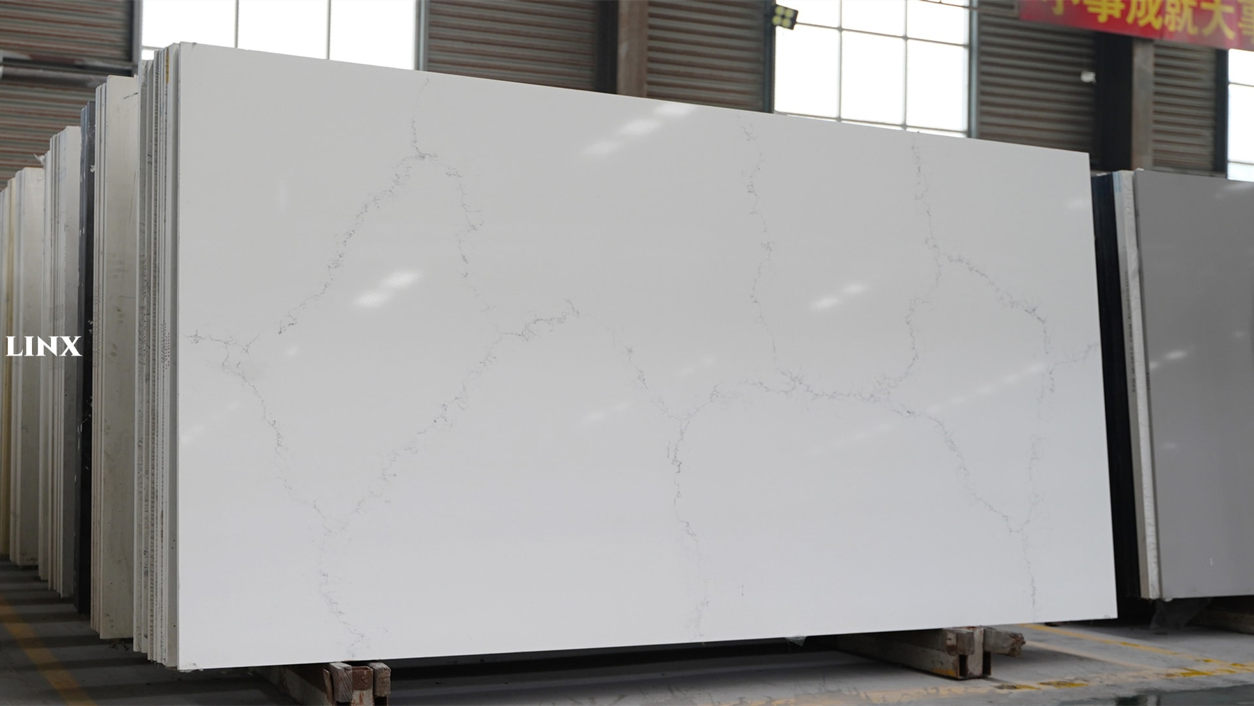 LX6070 CALACATTA WHITE QUARTZ STONE 1 LINX SURFACES