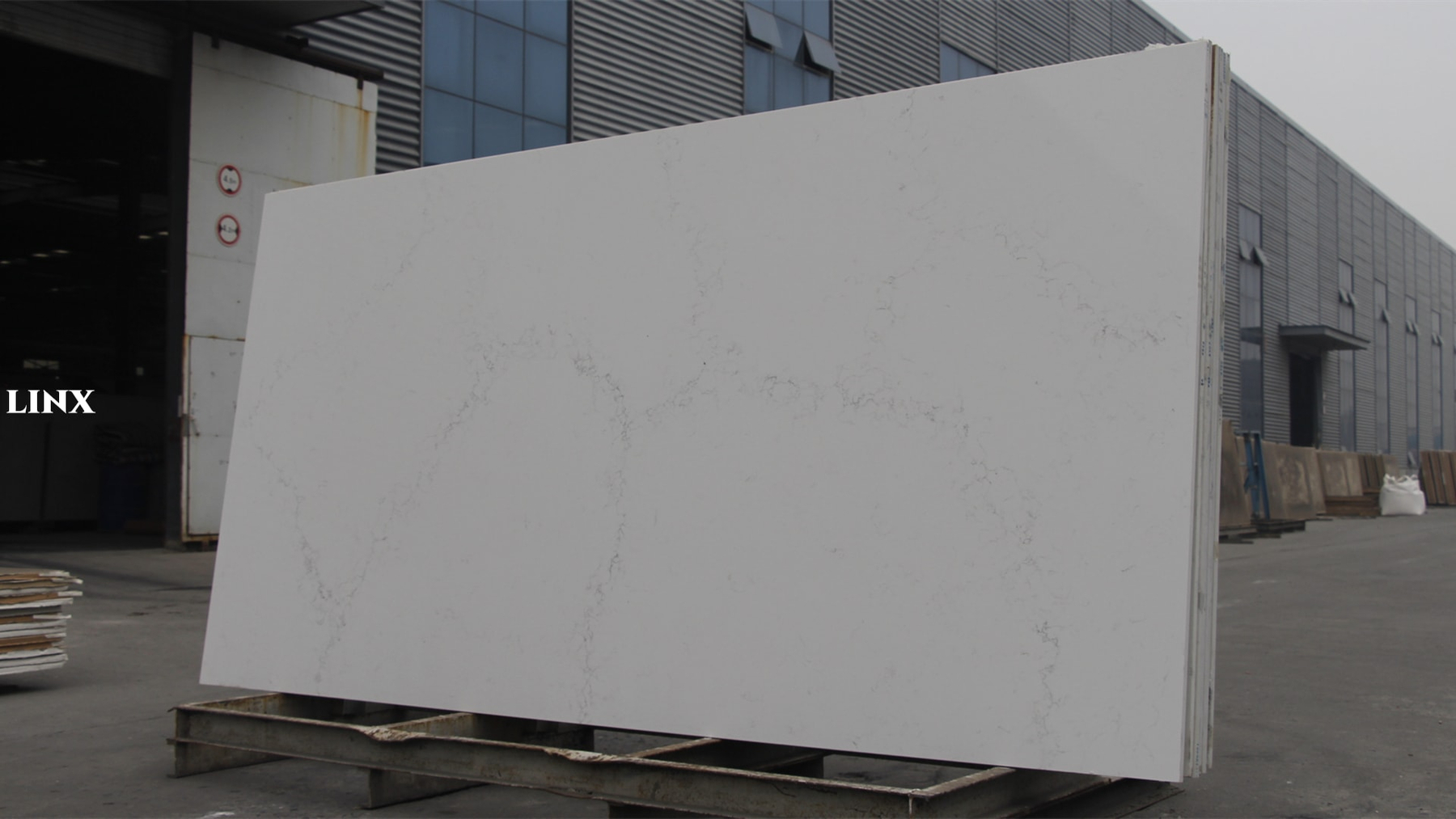 LX6070 CALACATTA WHITE QUARTZ STONE SLAB 2 LINX SURFACES
