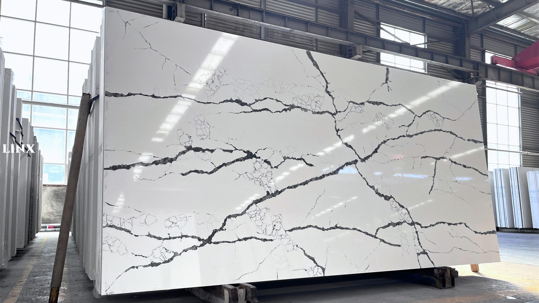 LX6077 CALACATTA WHITE QUARTZ STONE 1 LINX SURFACES