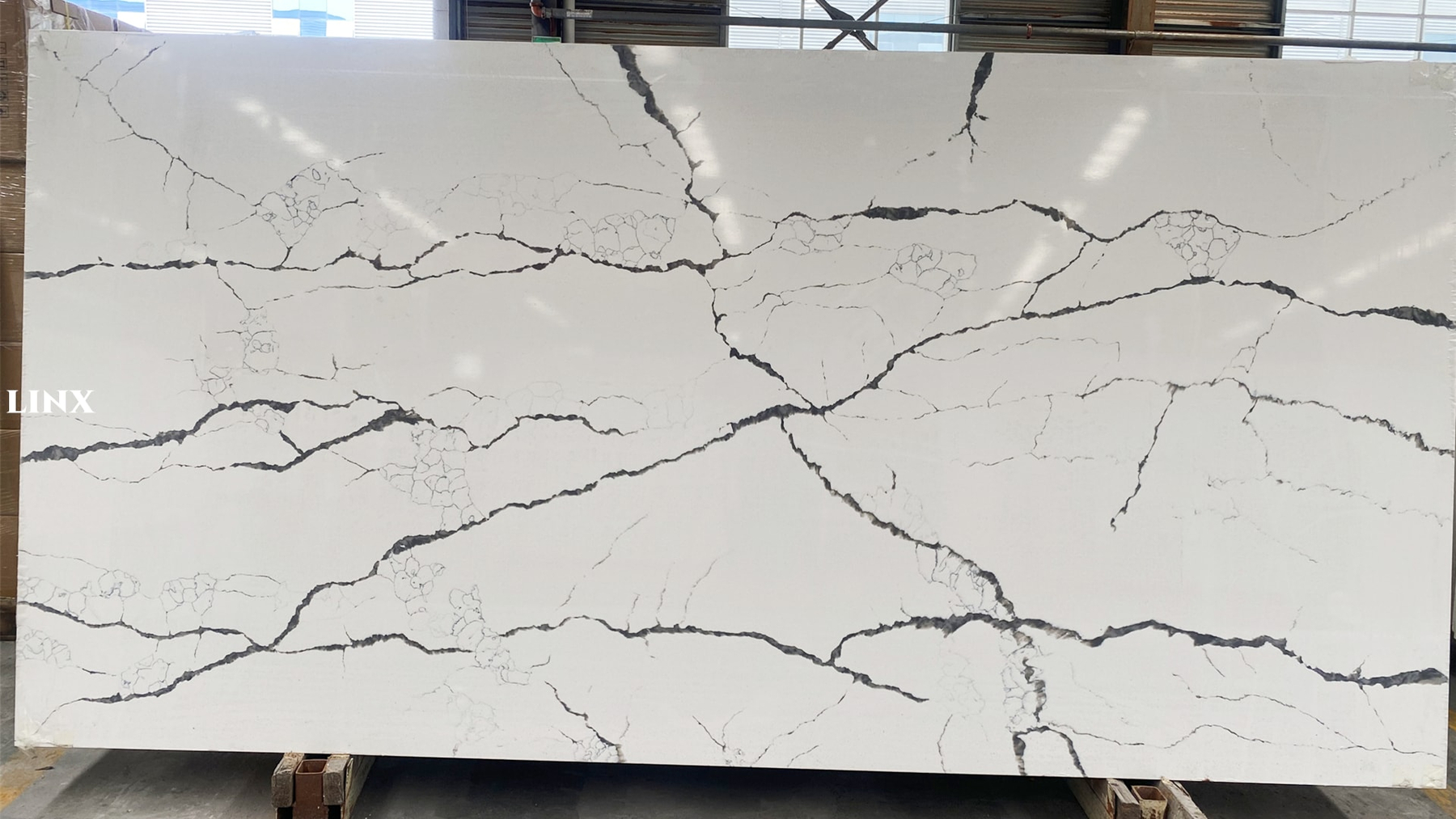 LX6077 CALACATTA WHITE QUARTZ STONE 3 LINX SURFACES