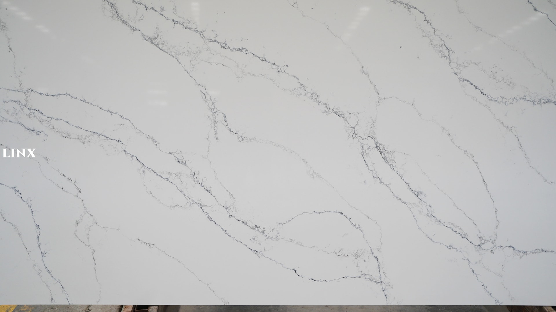 LX6099 CALACATTA WHITE QUARTZ STONE 2 LINX SURFACES