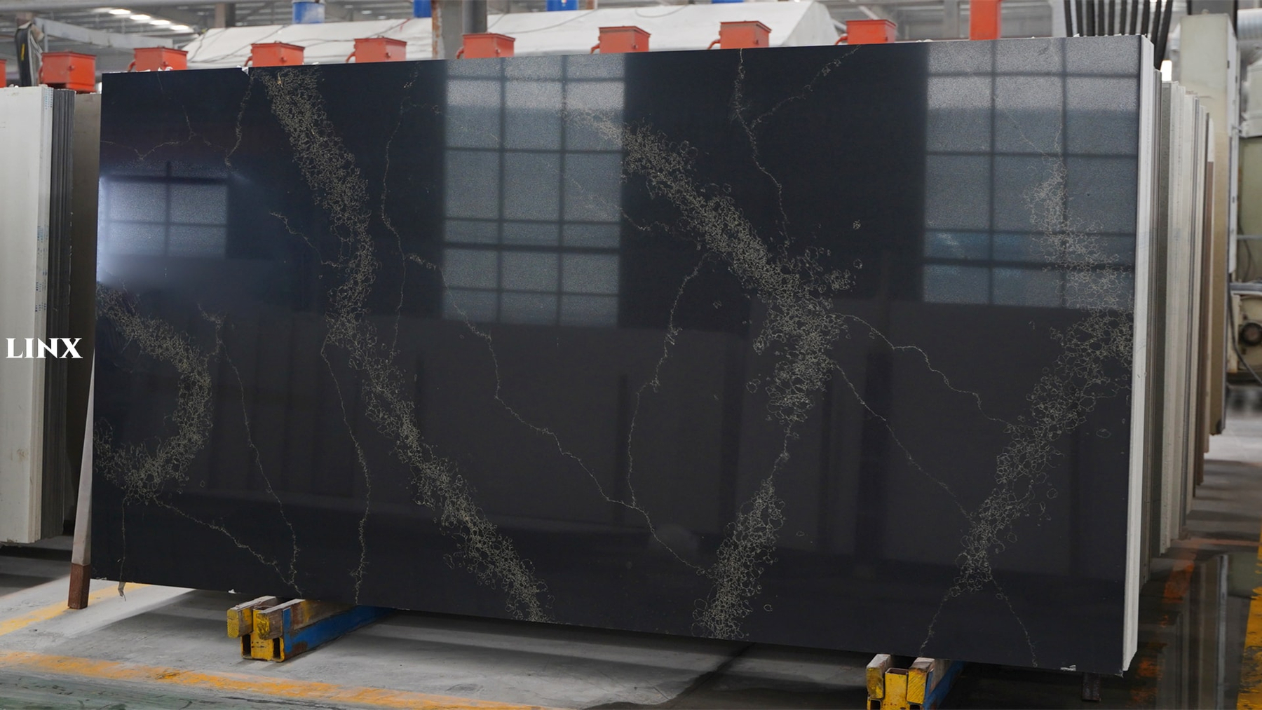 LX6117 CALACATTA BLACK QUARTZ STONE 2 LINX SURFACES