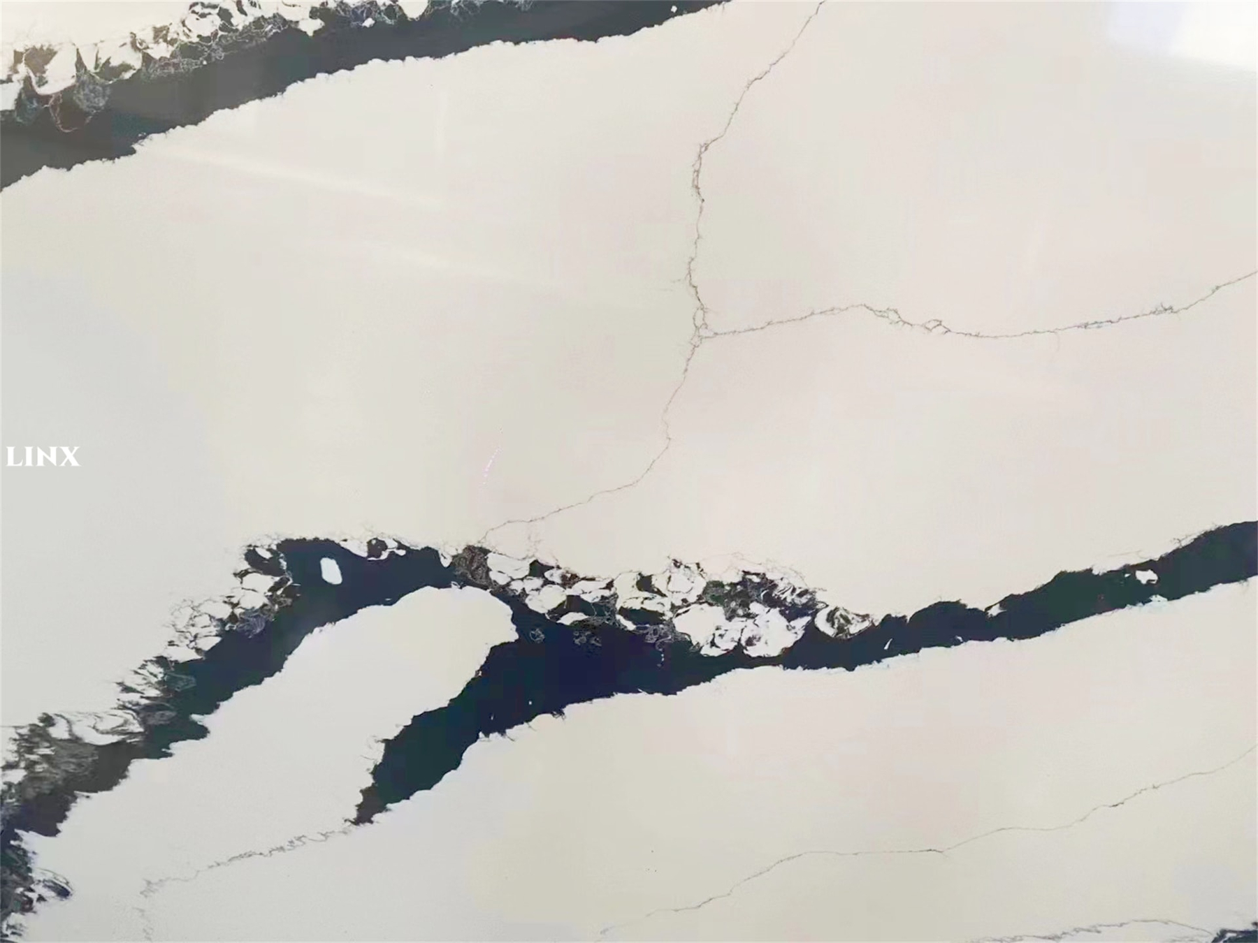 LX6132 CALACATTA BLACK VEIN QUARTZ STONE 1 LINX SURFACES