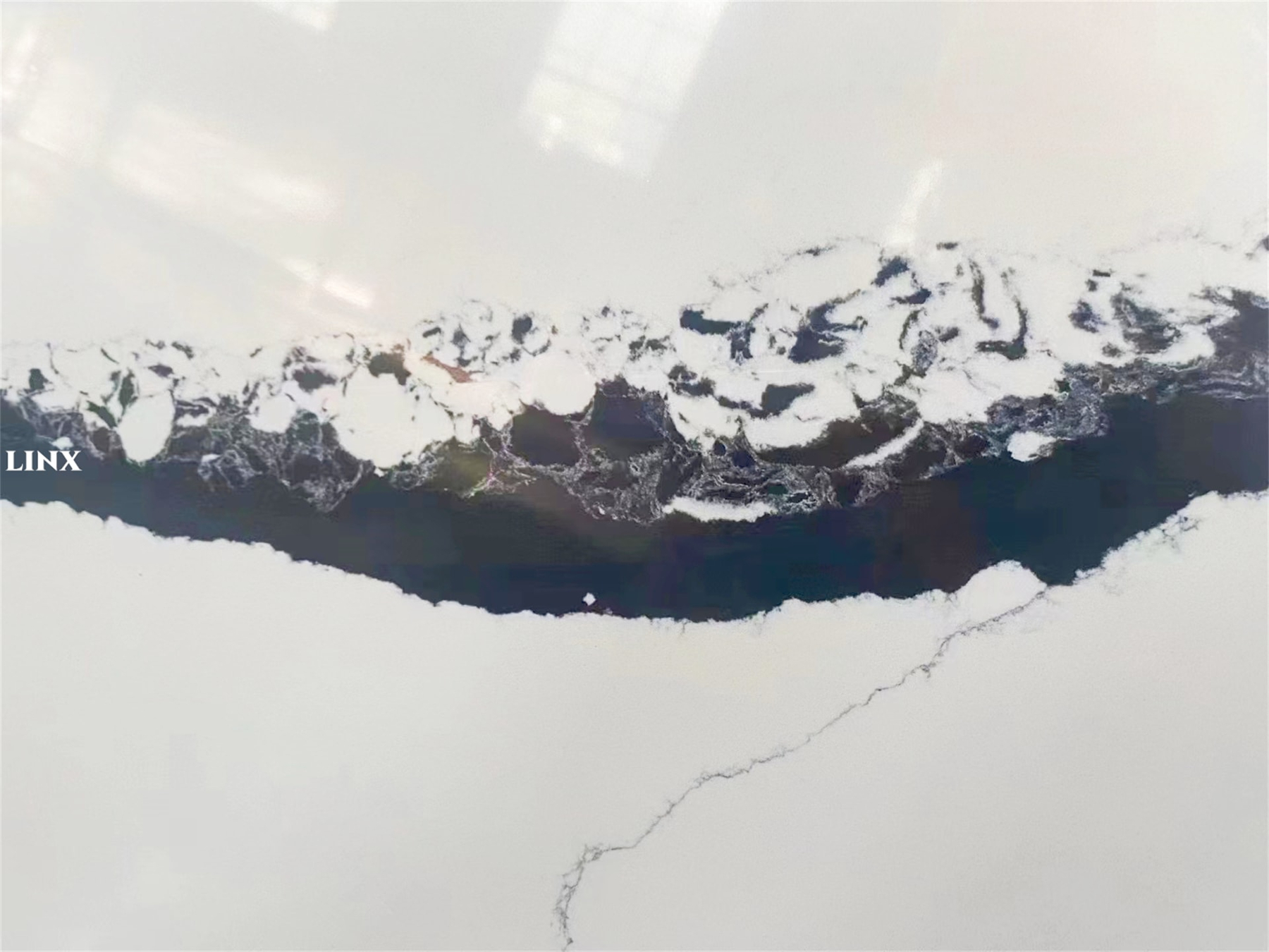 LX6132 CALACATTA BLACK VEIN QUARTZ STONE 3 LINX SURFACES