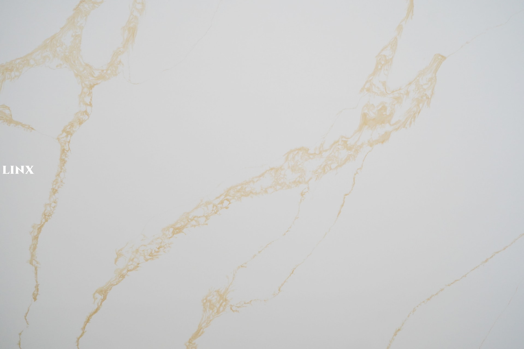 LX6150 CALACATTA GOLD QUARTZ STONE 3 LINX SURFACES