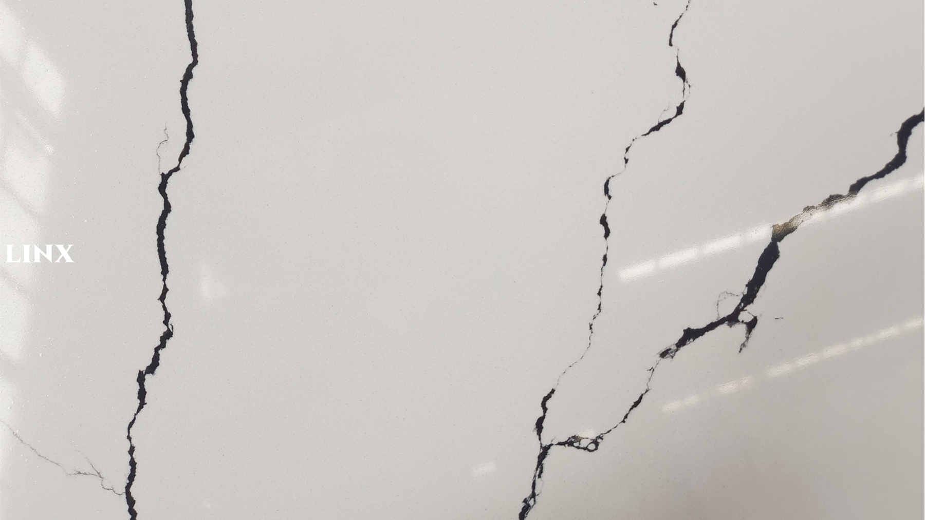 LX6206 CALACATTA WHITE QUARTZ STONE 2 LINX SURFACES