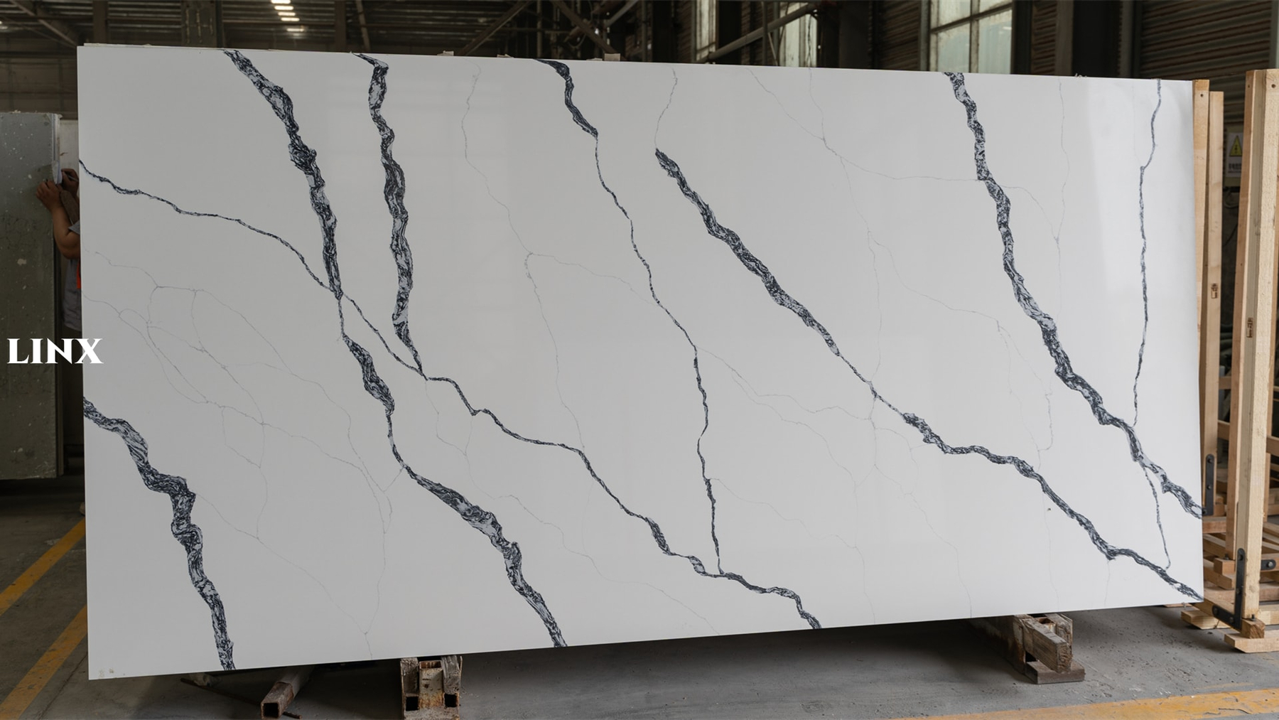 LX6216 CALACATTA WHITE QUARTZ STONE 1 LINX SURFACES