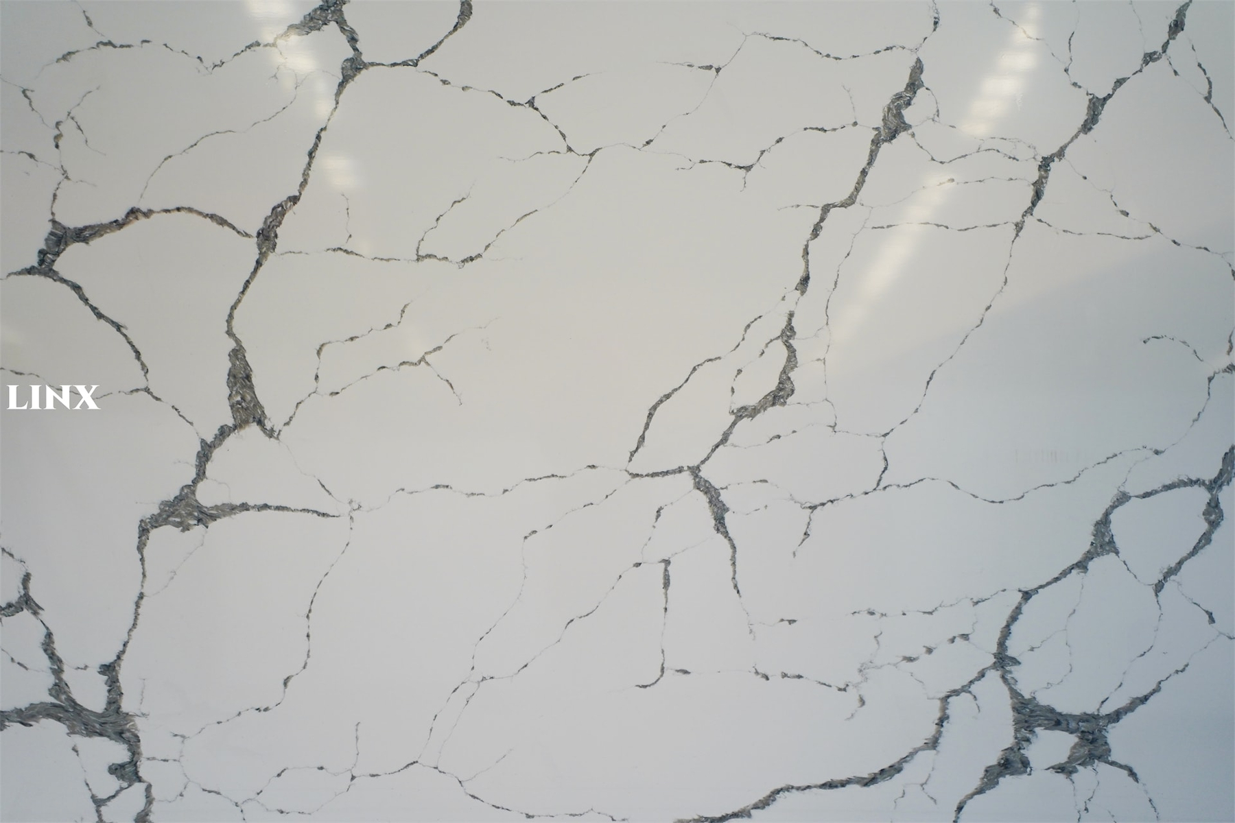 LX6316 CALACATTA WHITE QUARTZ STONE DETAIL 1 LINX SURFACES