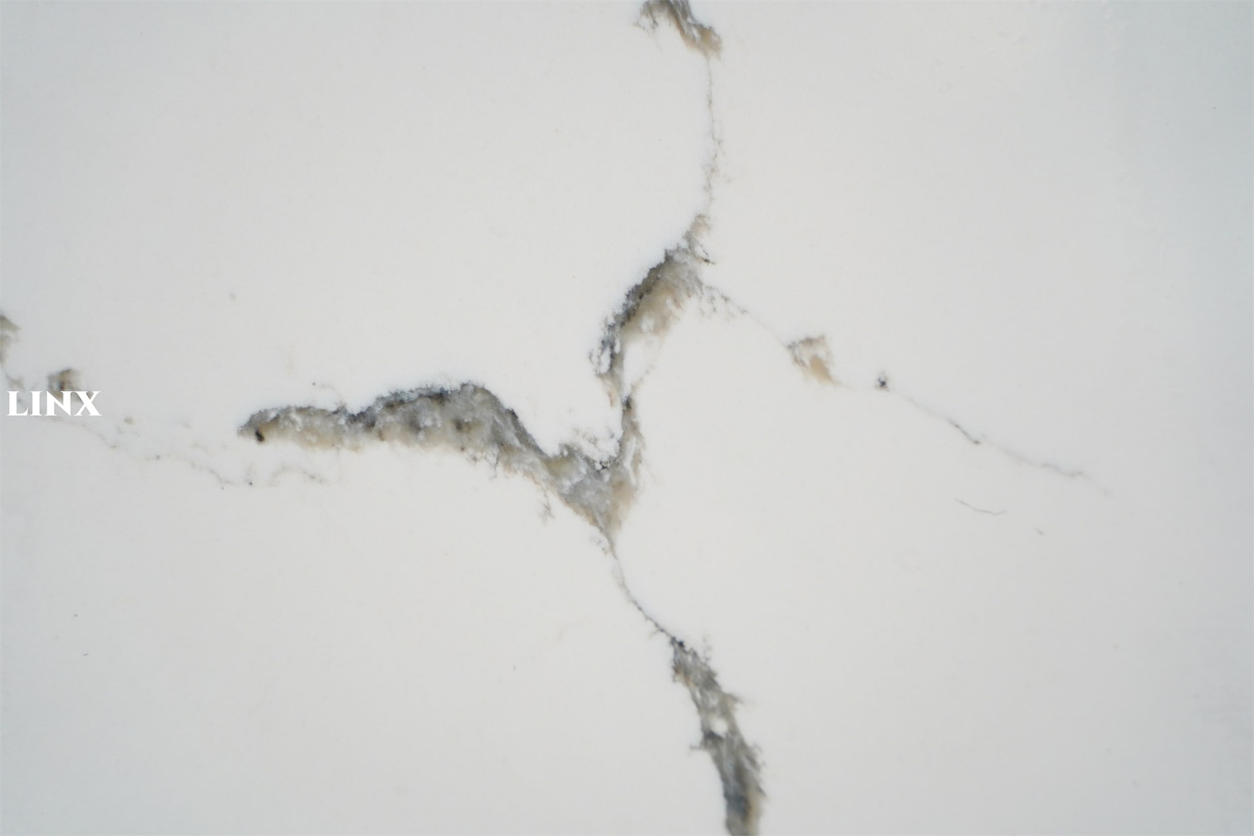 LX6316 CALACATTA WHITE QUARTZ STONE DETAIL 5 LINX SURFACES